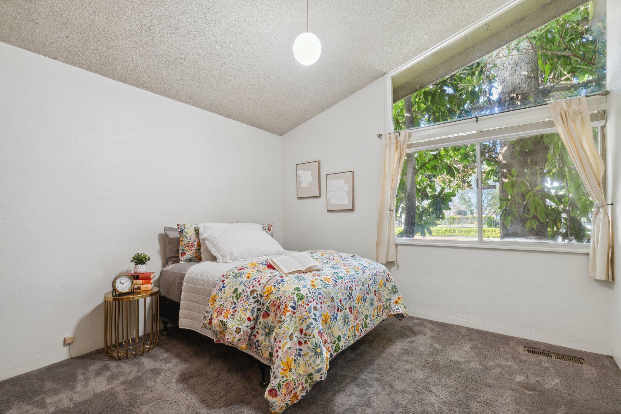 2511 W Campus Avenue