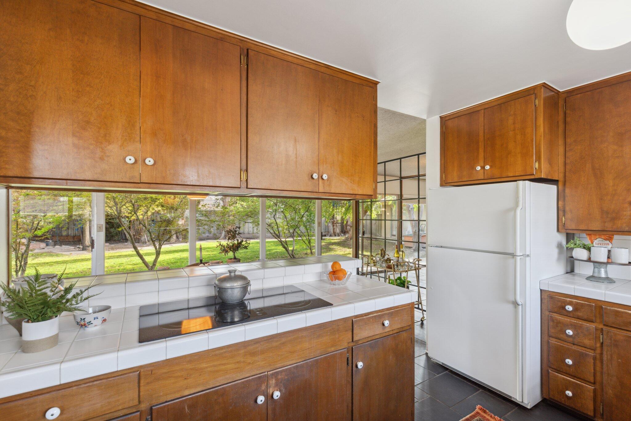 2511 W Campus Avenue