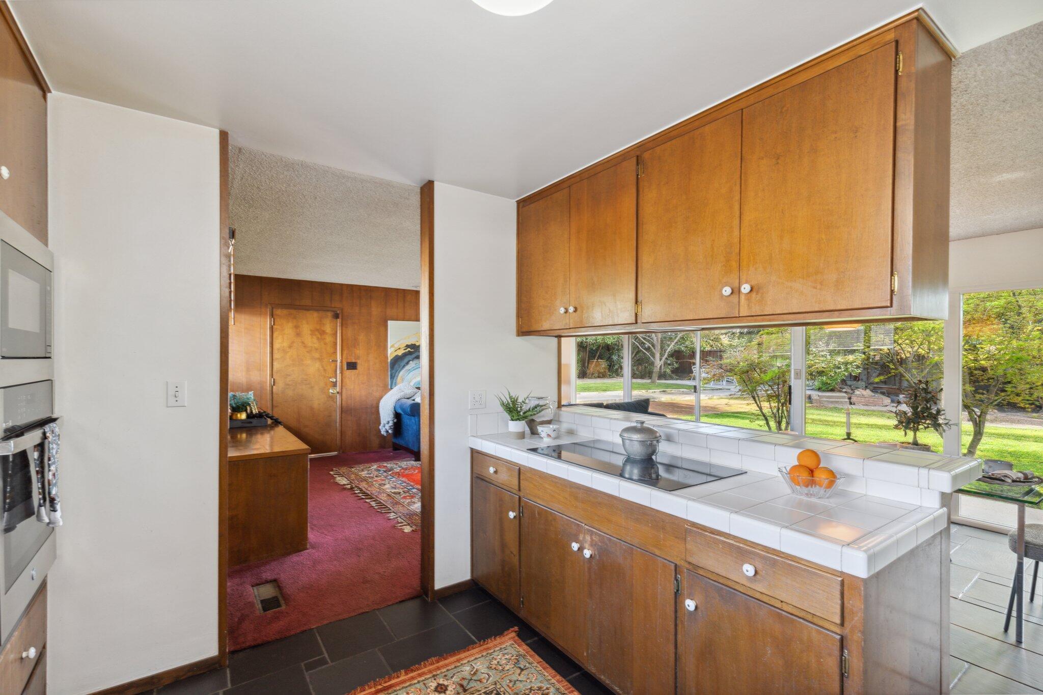 2511 W Campus Avenue