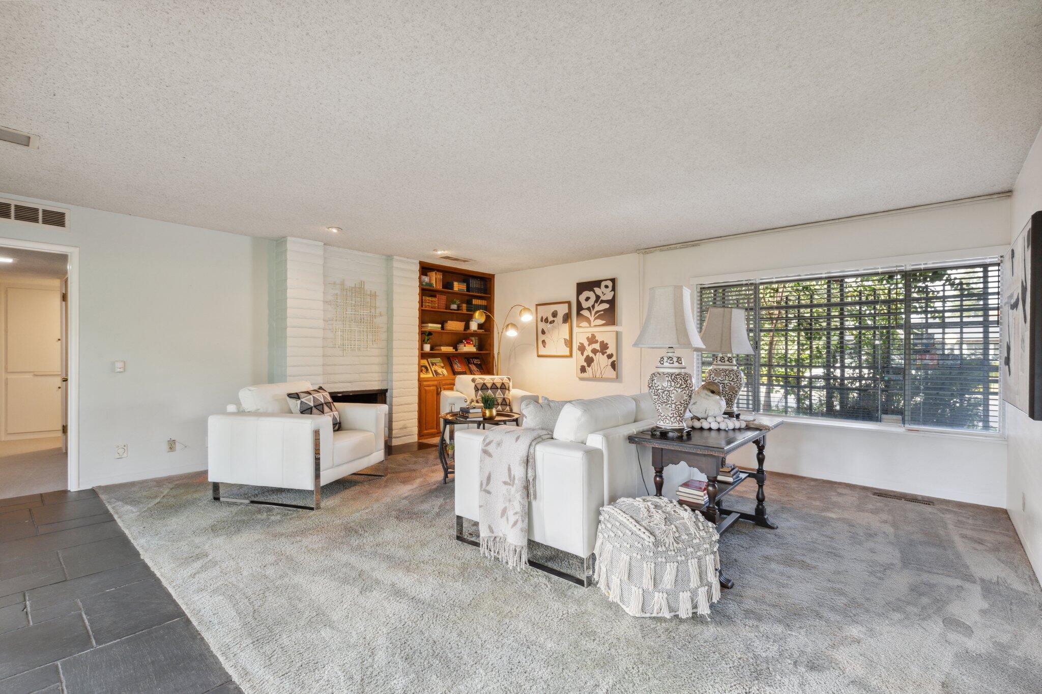 2511 W Campus Avenue