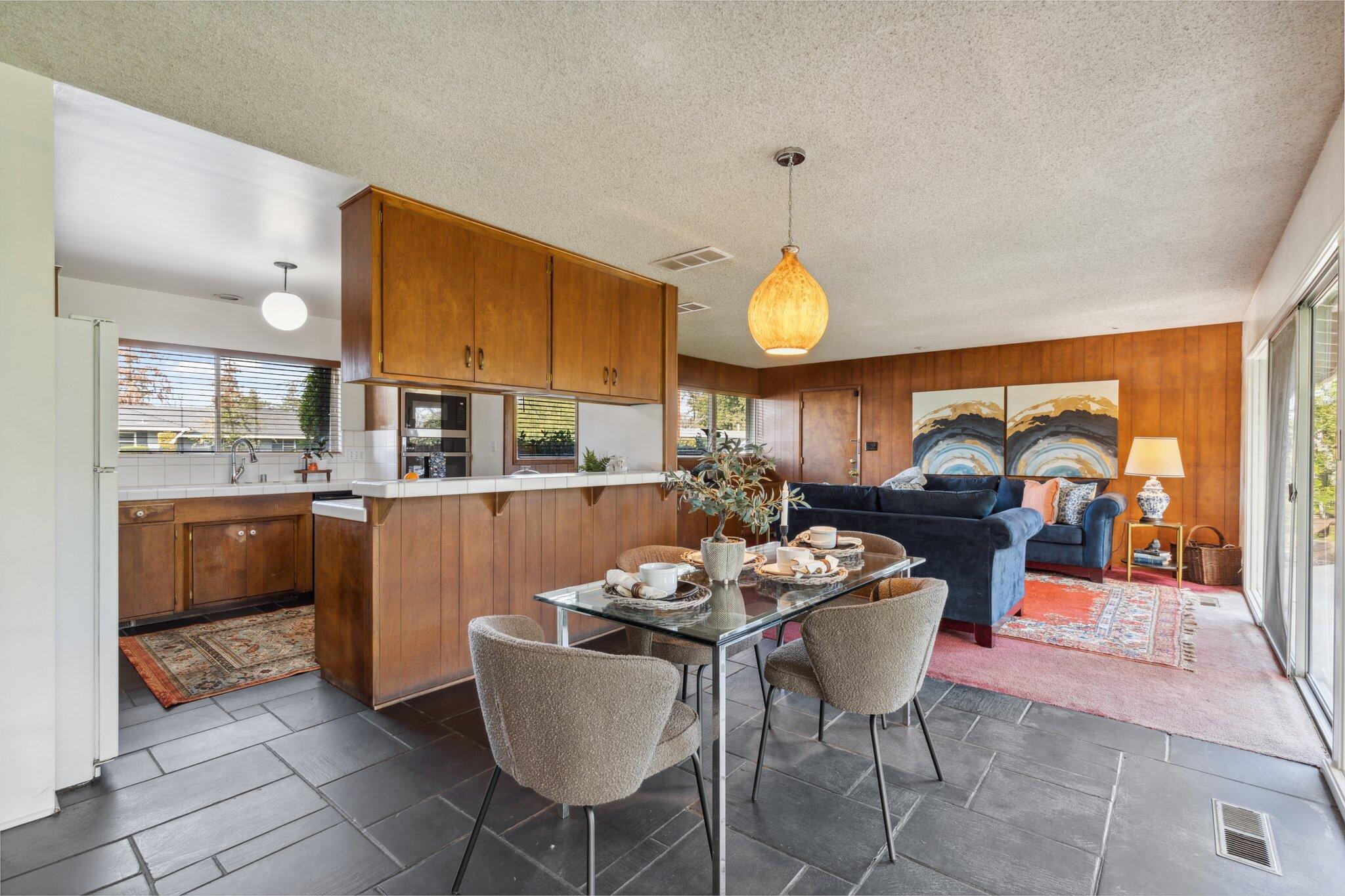 2511 W Campus Avenue