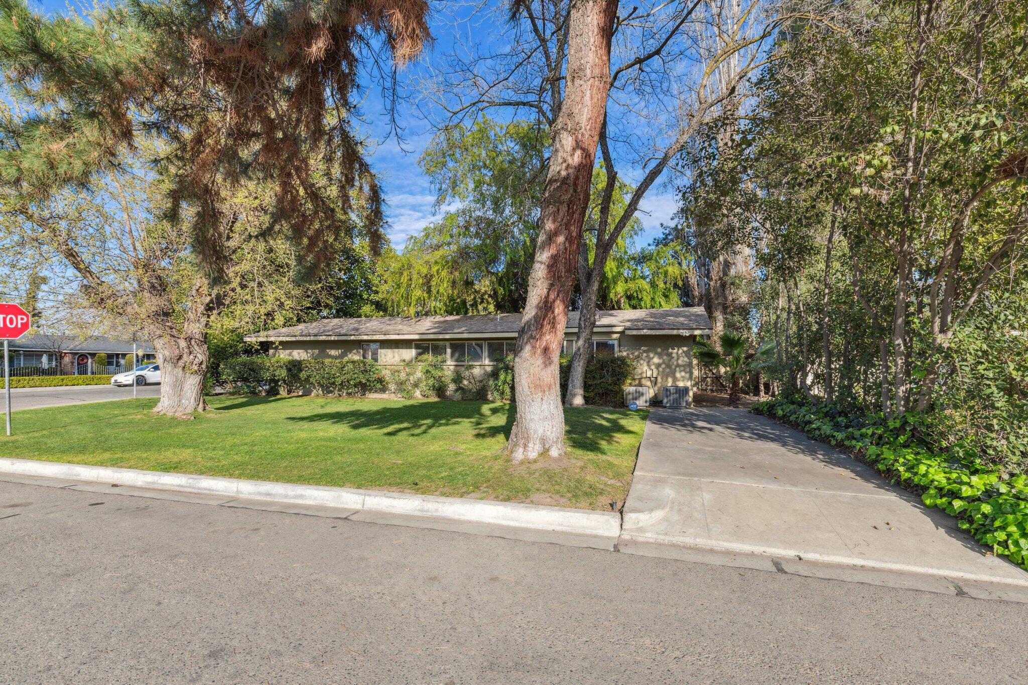 2511 W Campus Avenue