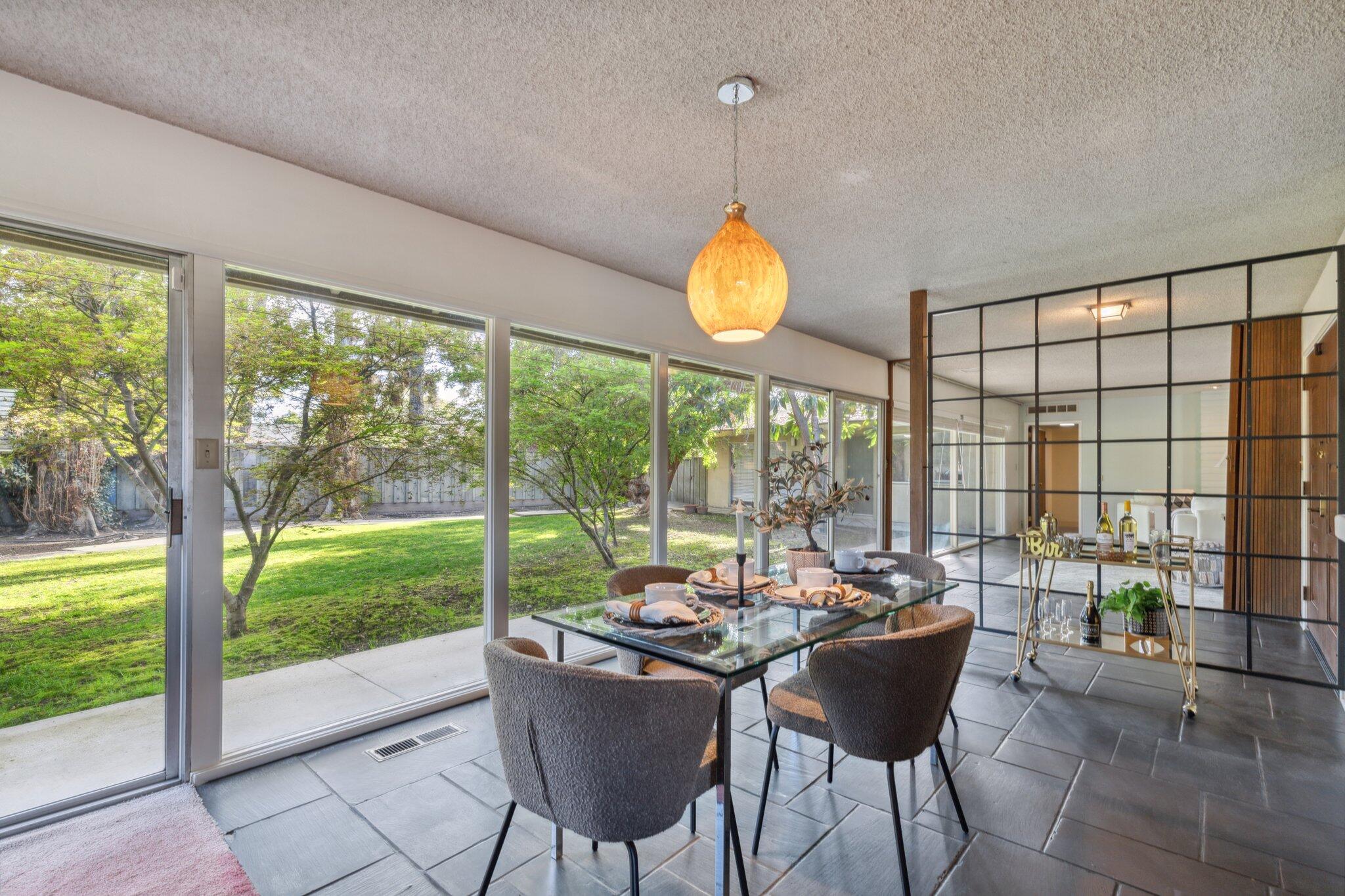 2511 W Campus Avenue