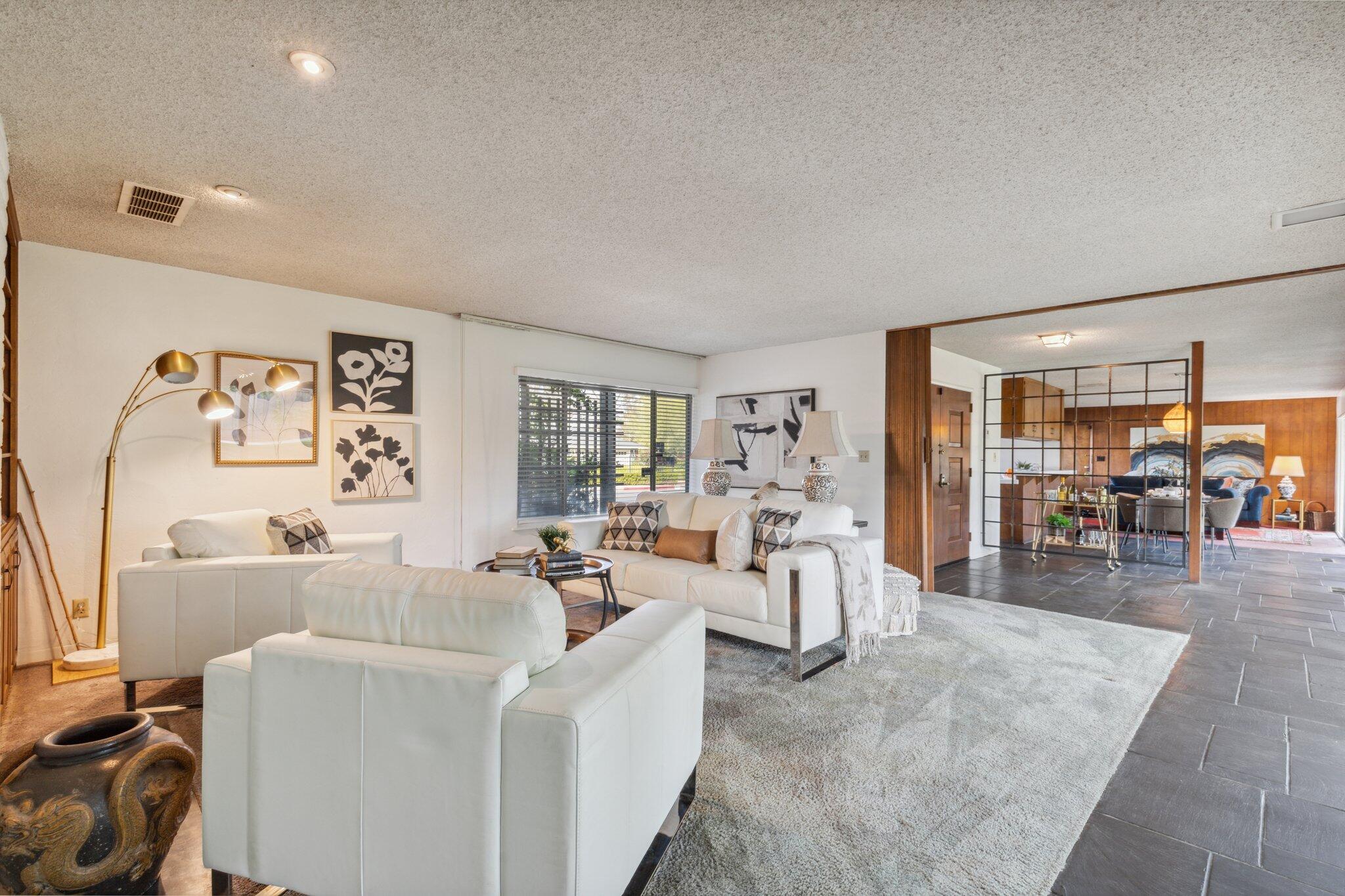 2511 W Campus Avenue