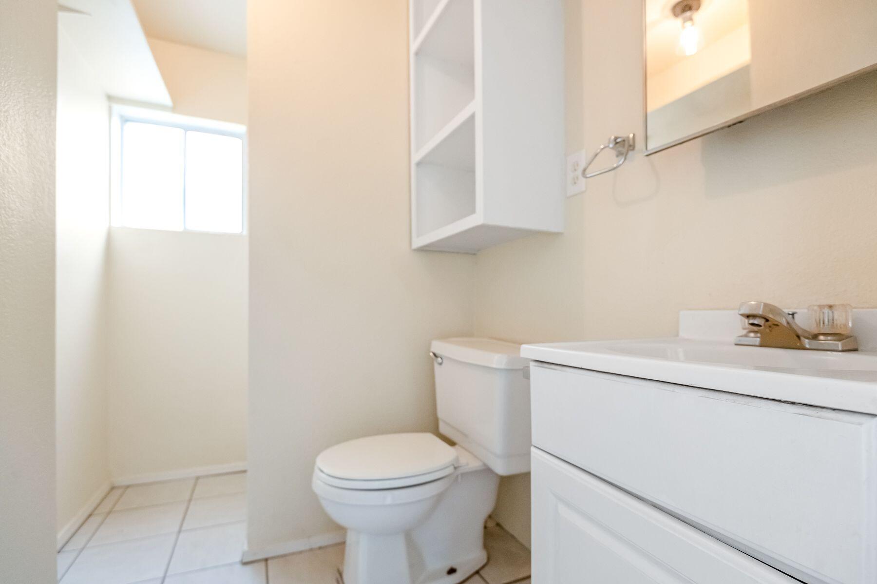 1085 E Academy Avenue