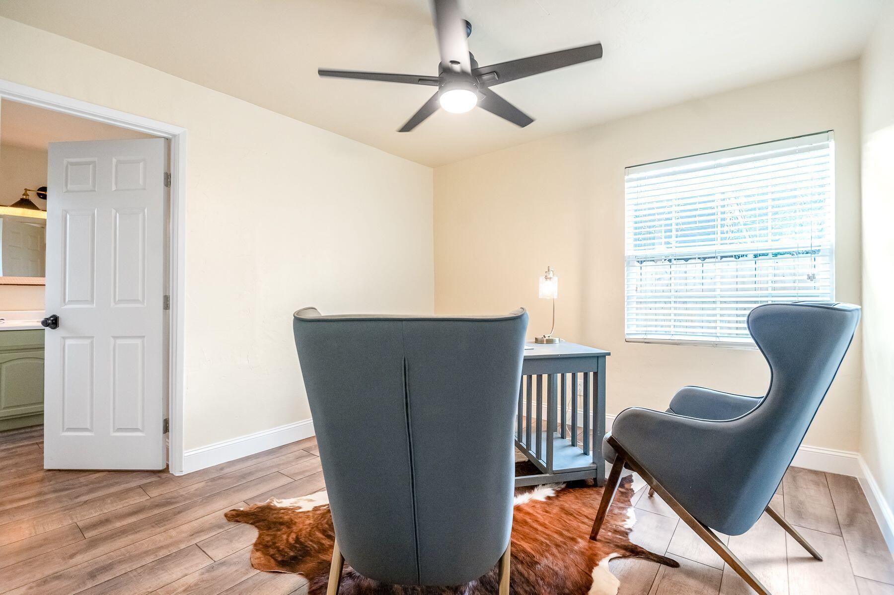 1085 E Academy Avenue