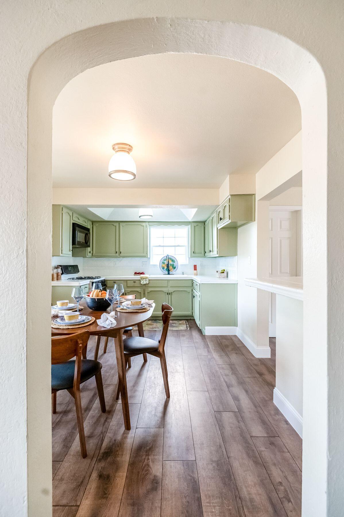 1085 E Academy Avenue