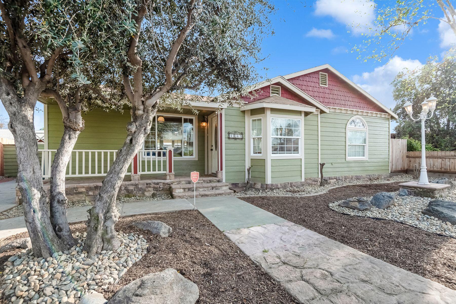 1085 E Academy Avenue