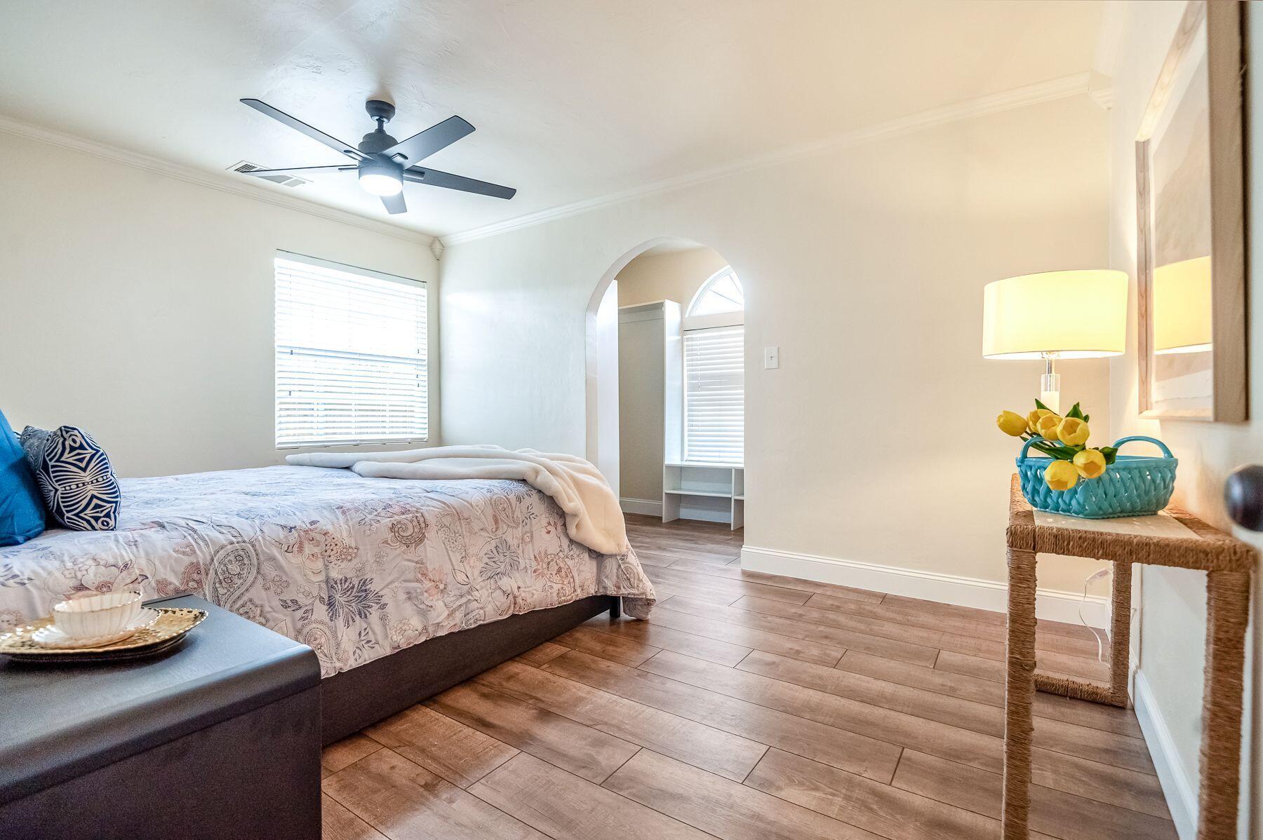 1085 E Academy Avenue