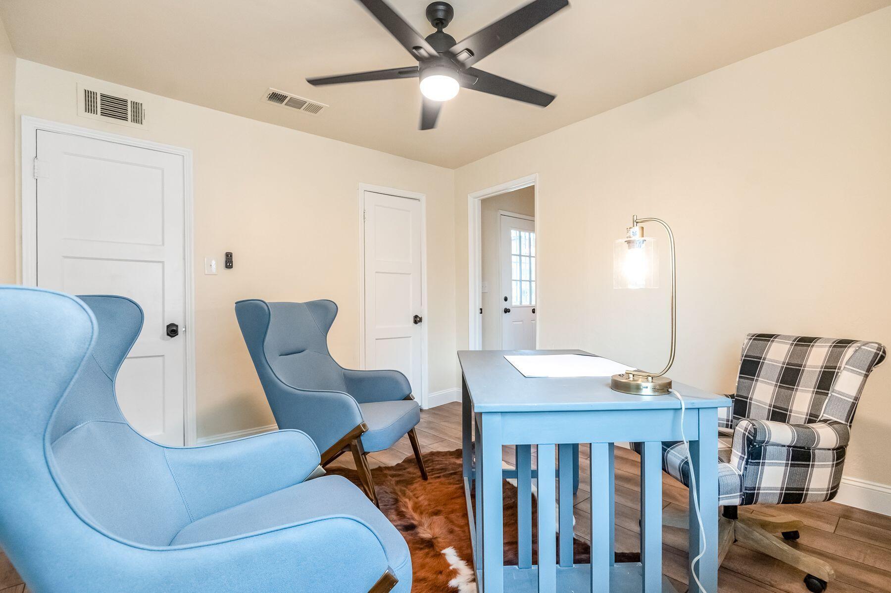 1085 E Academy Avenue