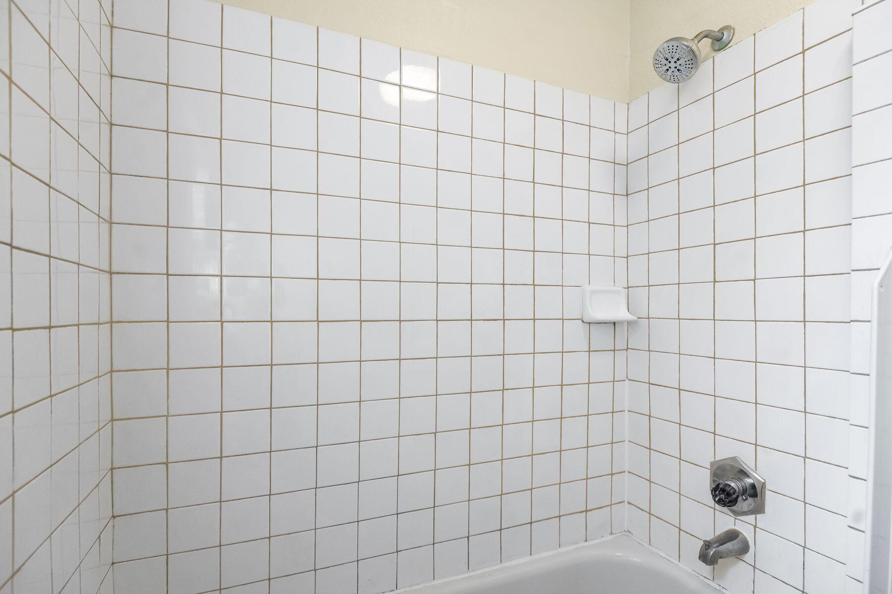 1085 E Academy Avenue