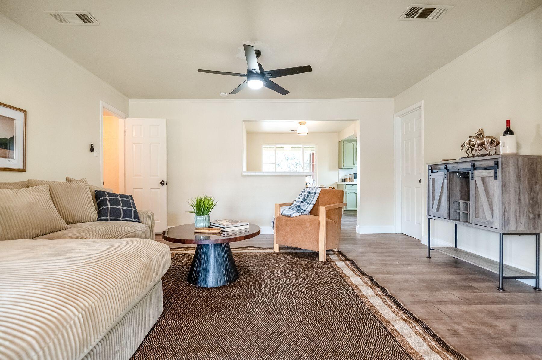 1085 E Academy Avenue