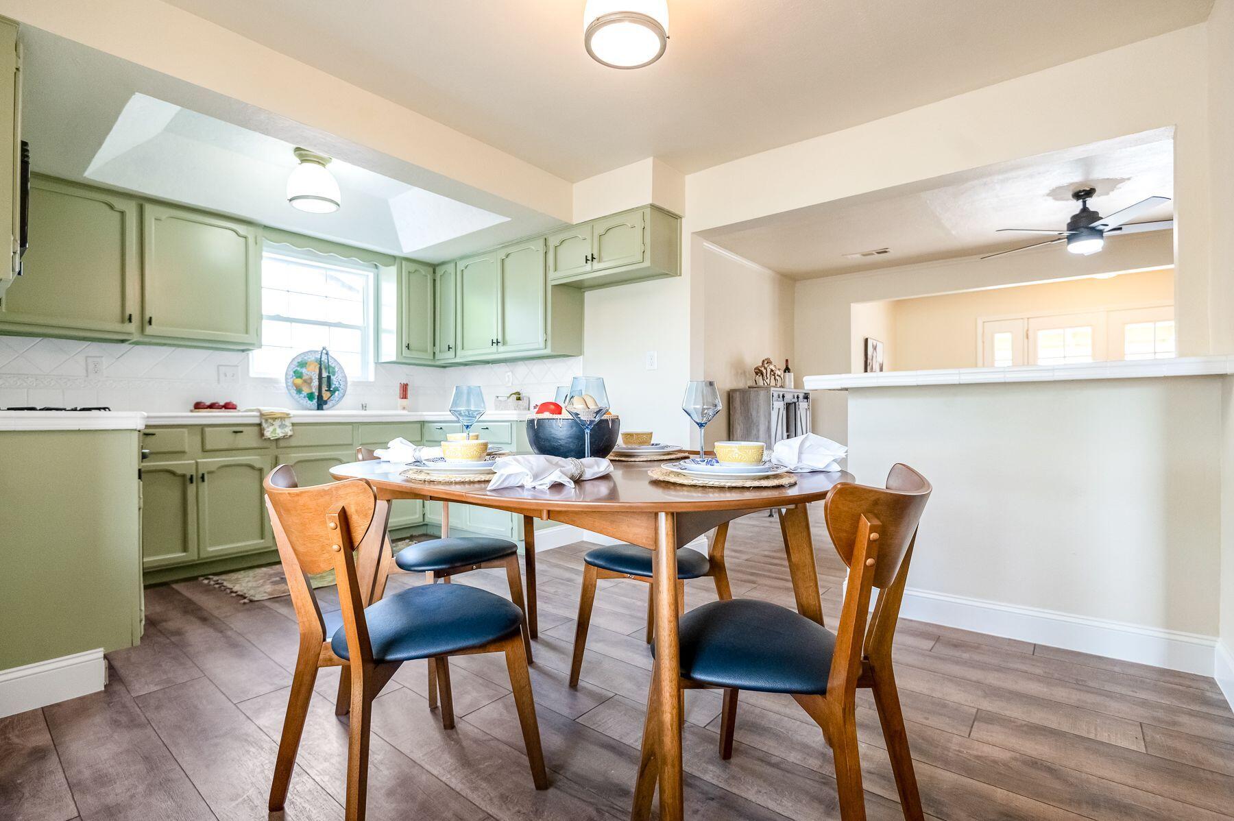 1085 E Academy Avenue