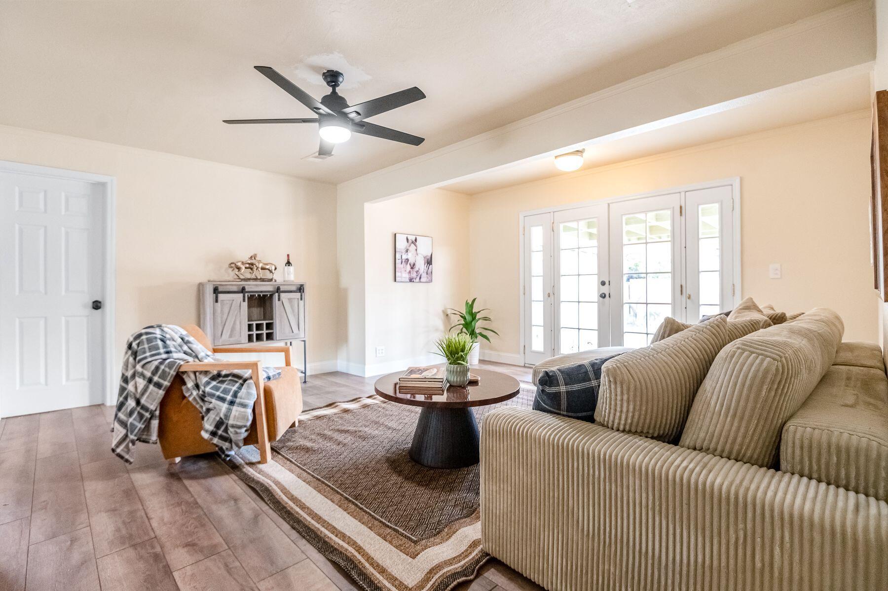 1085 E Academy Avenue