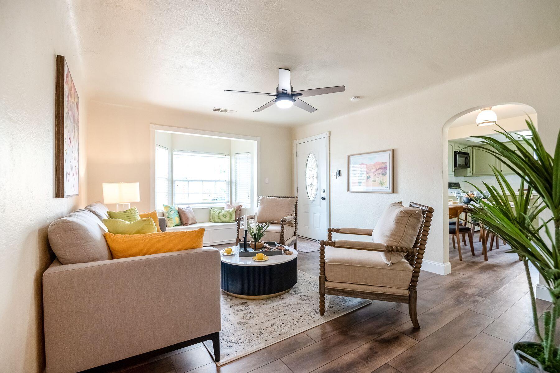 1085 E Academy Avenue