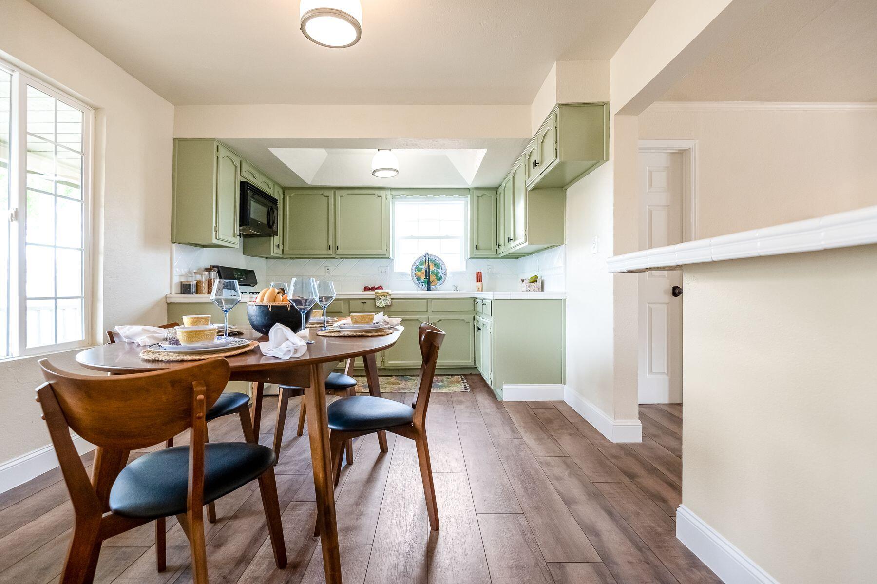 1085 E Academy Avenue