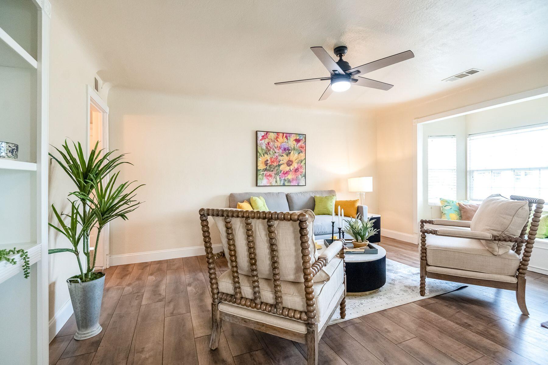 1085 E Academy Avenue