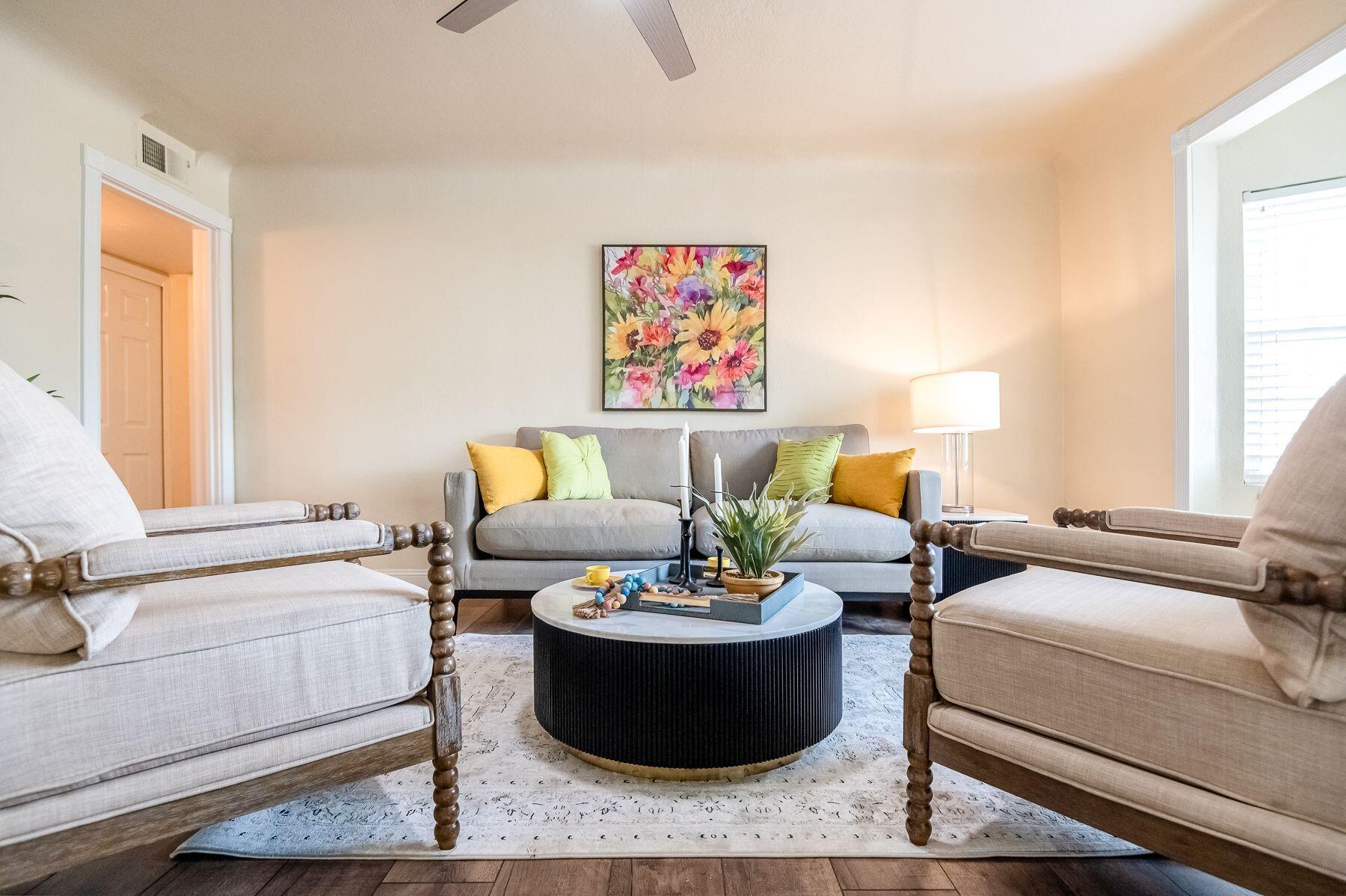 1085 E Academy Avenue