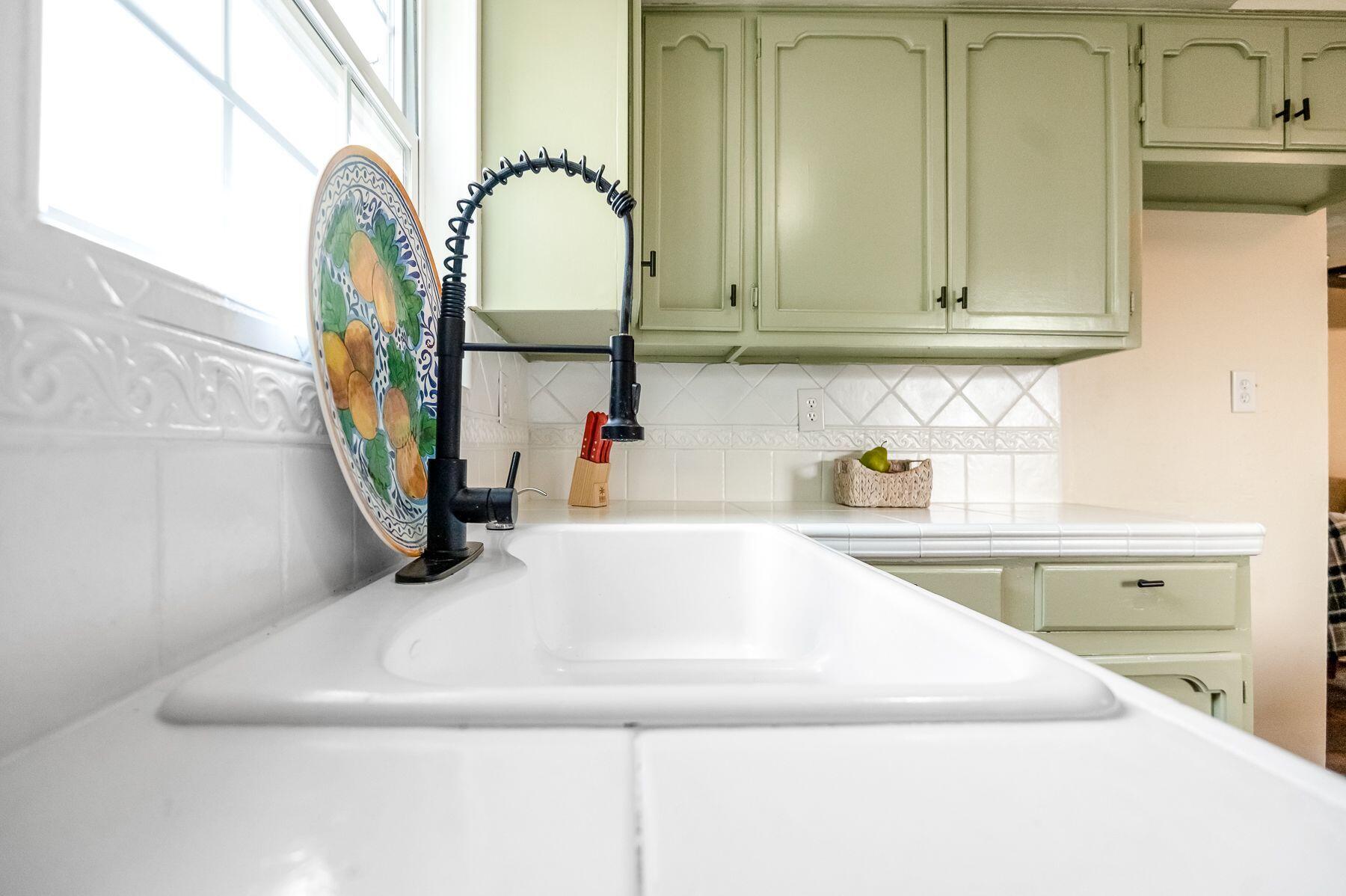 1085 E Academy Avenue