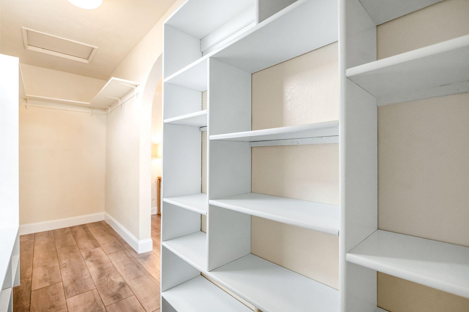 1085 E Academy Avenue