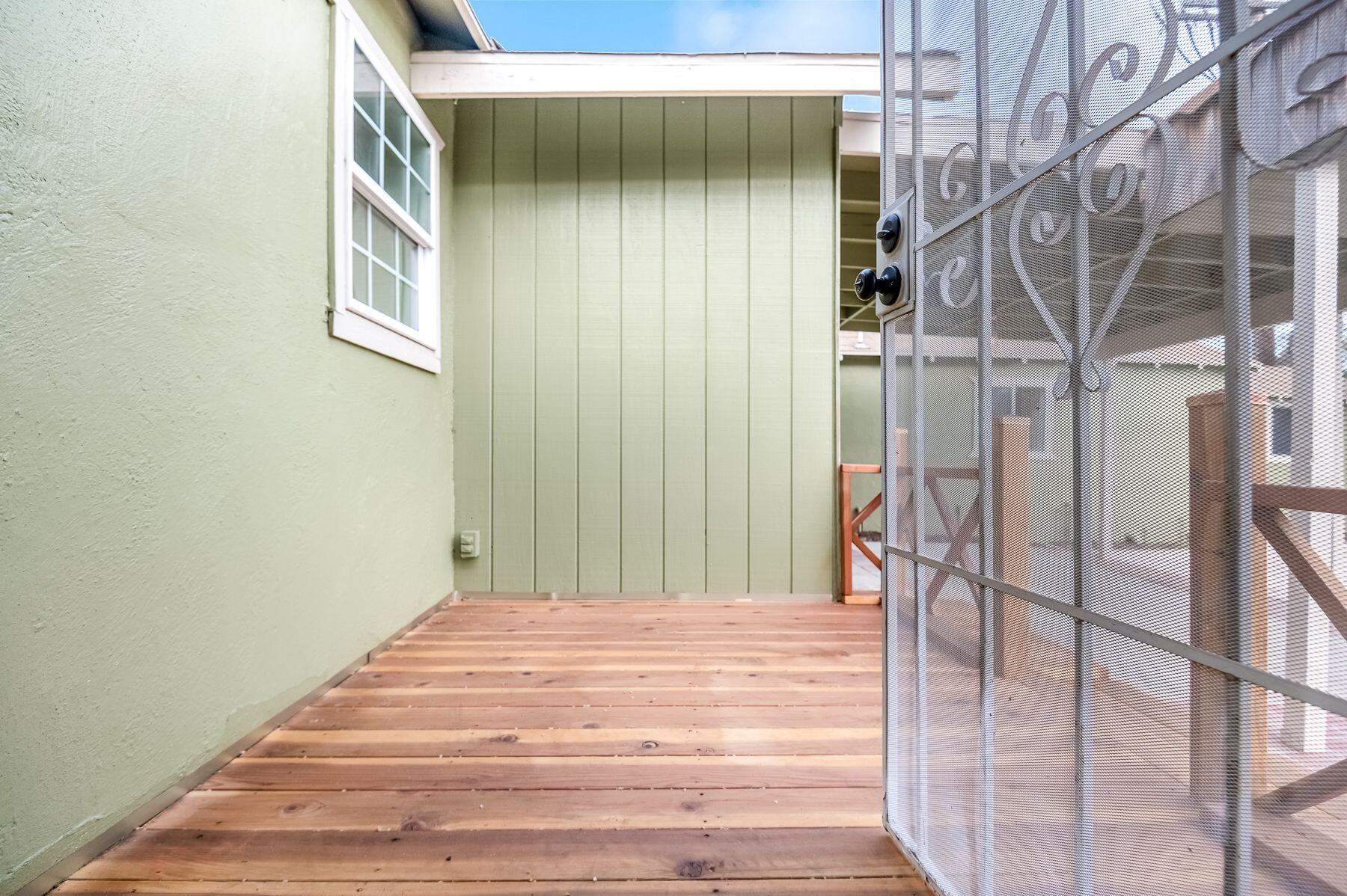 1085 E Academy Avenue