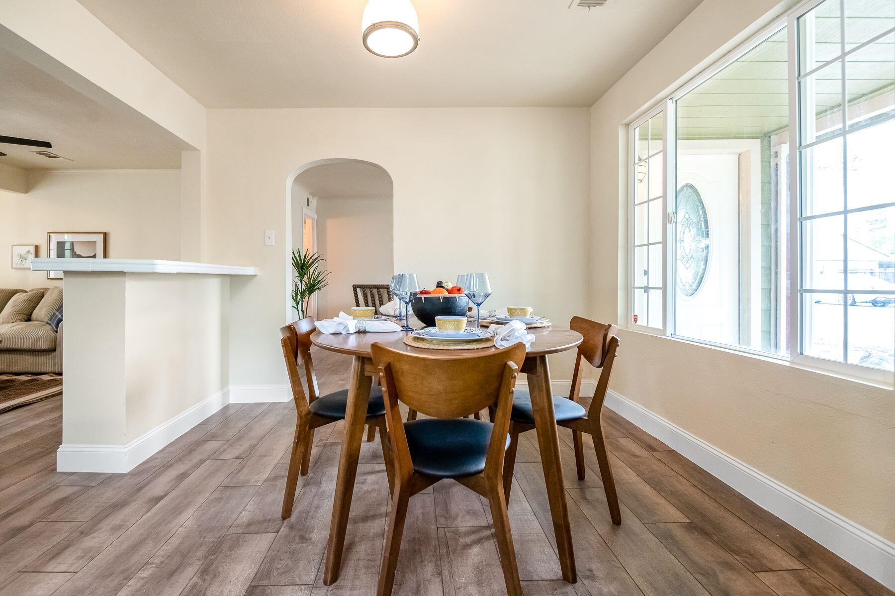 1085 E Academy Avenue