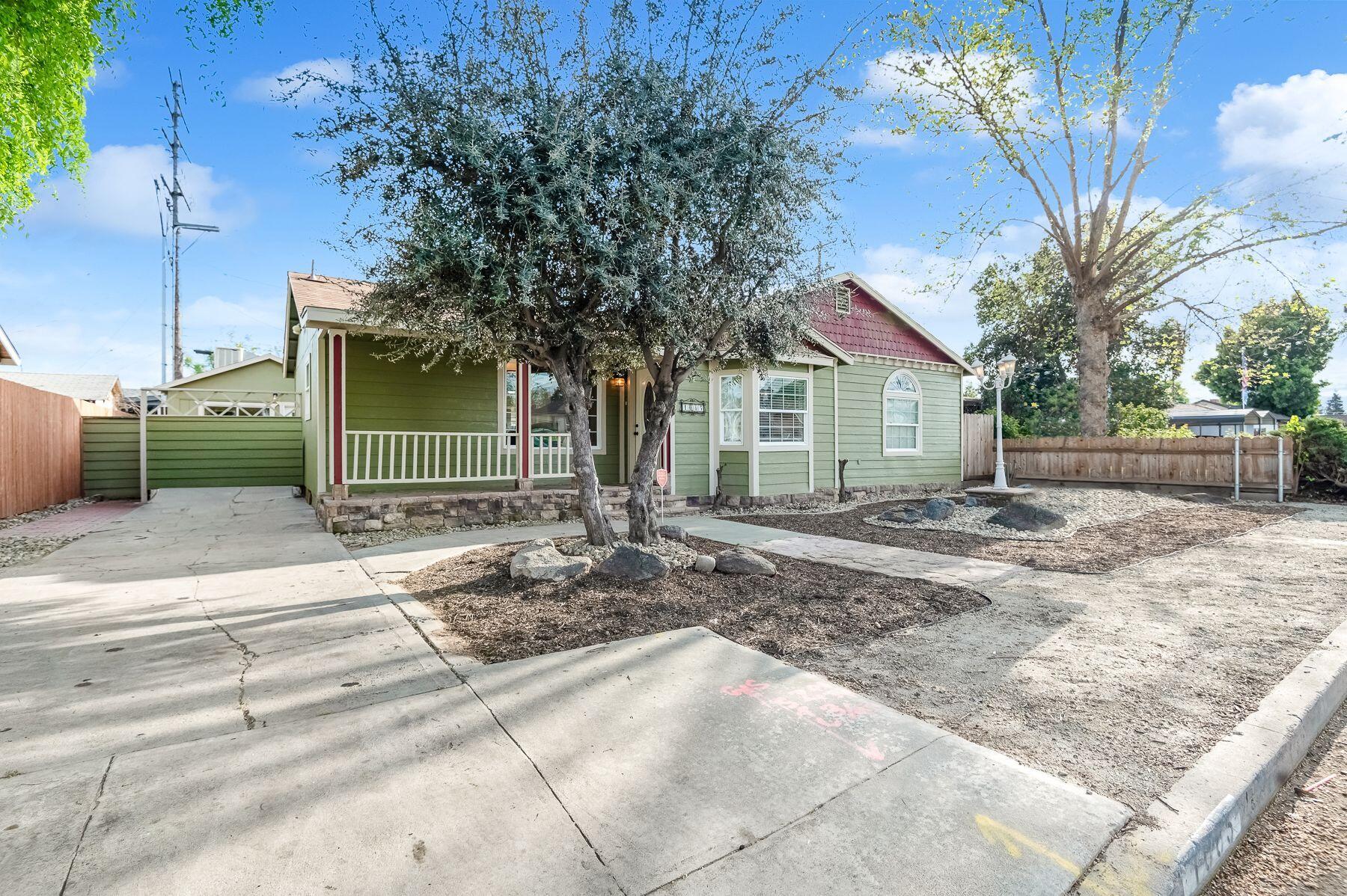 1085 E Academy Avenue