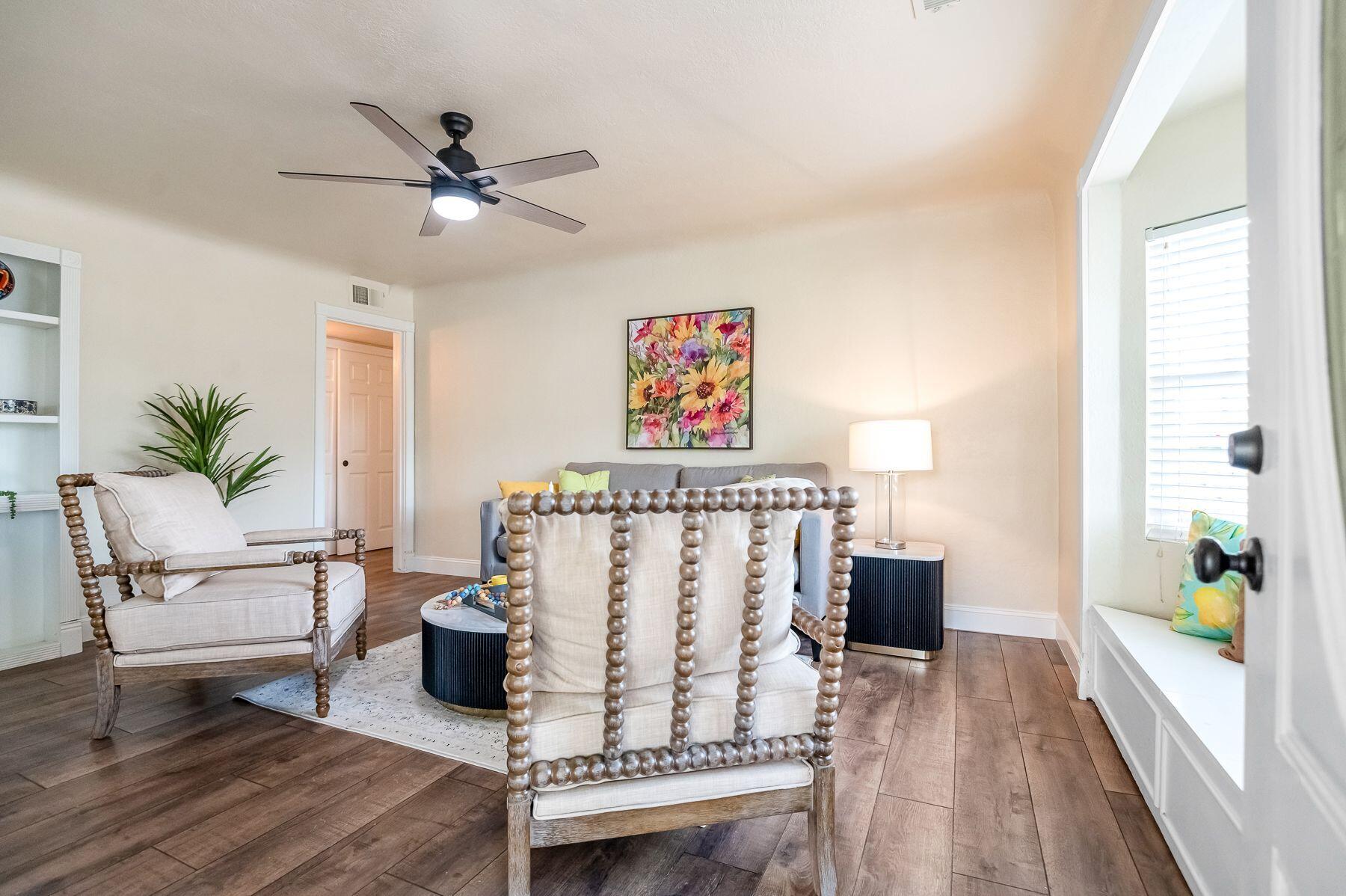 1085 E Academy Avenue