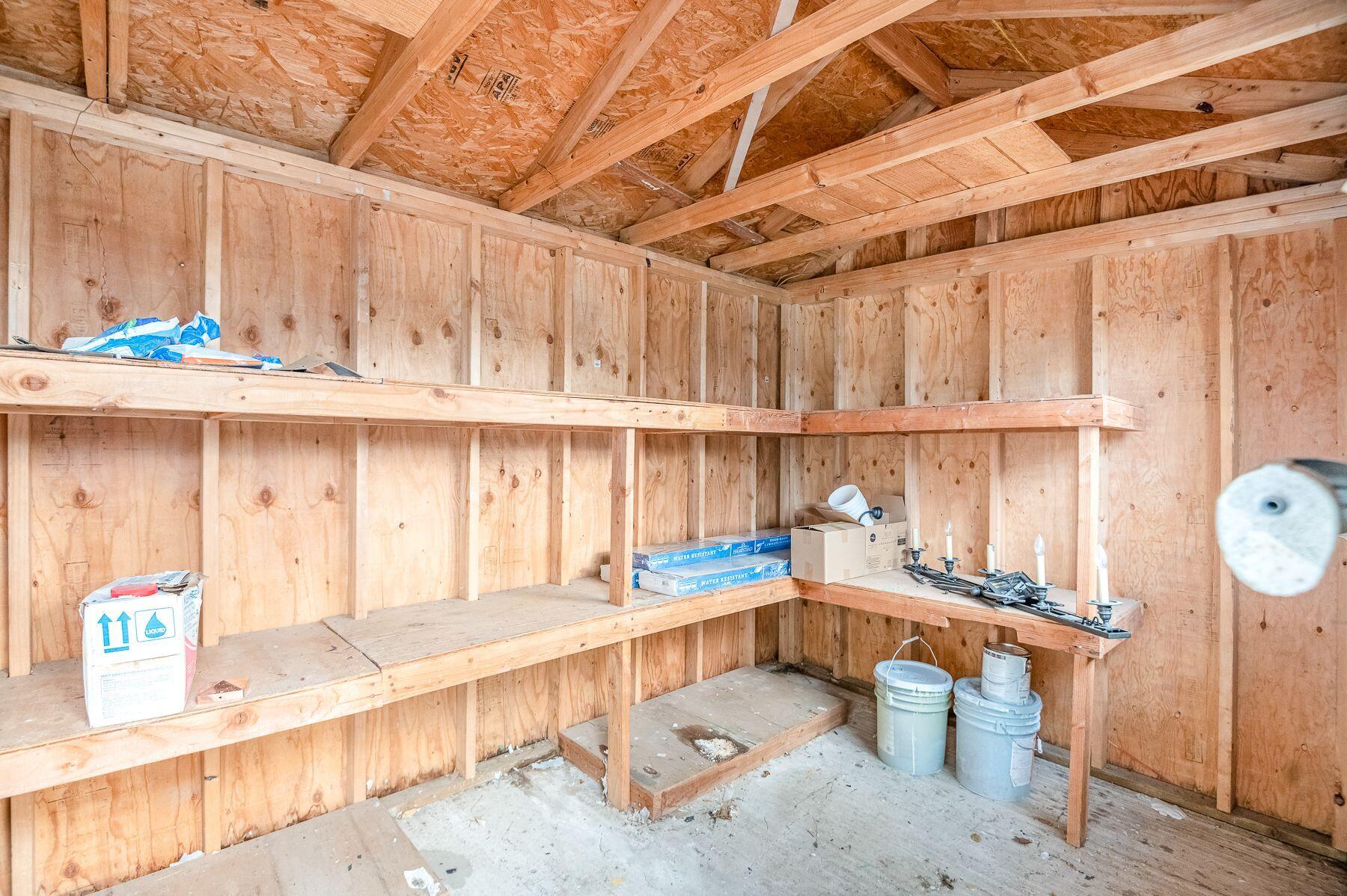 1085 E Academy Avenue