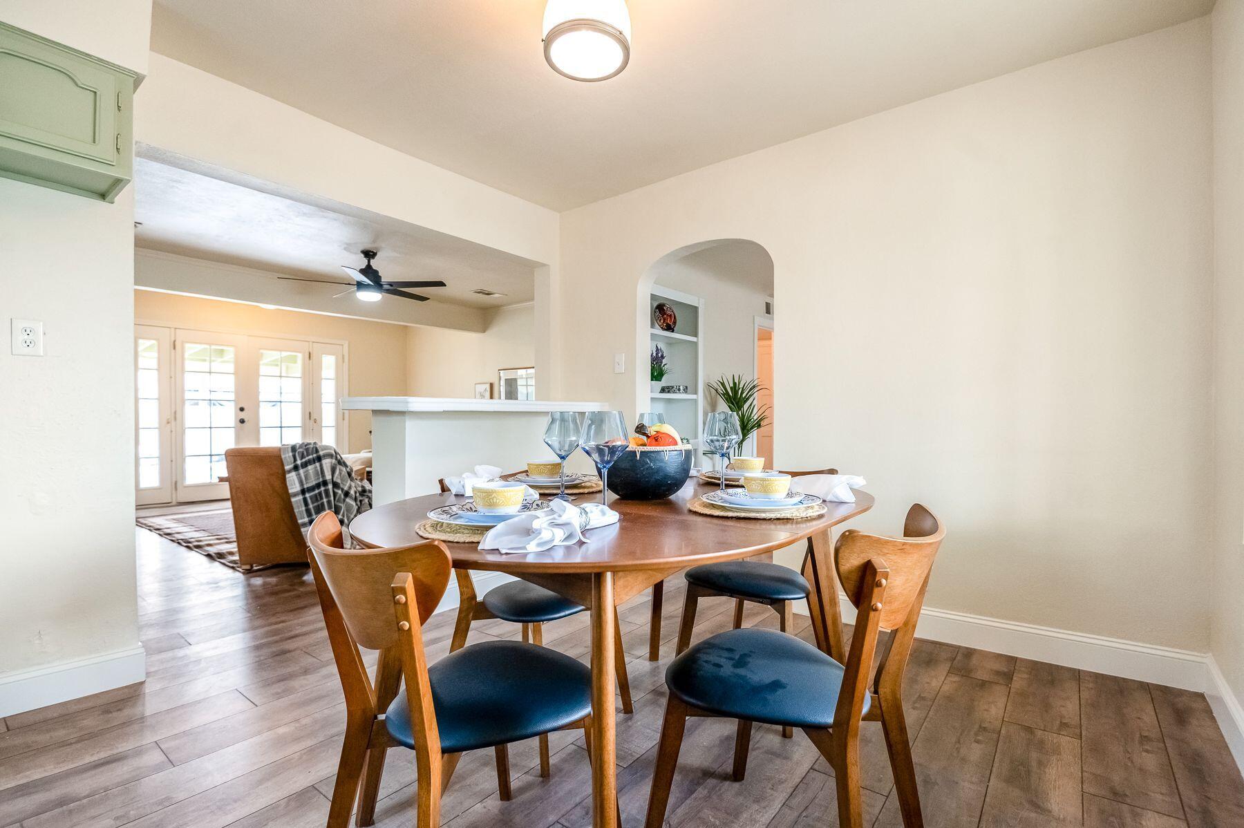 1085 E Academy Avenue