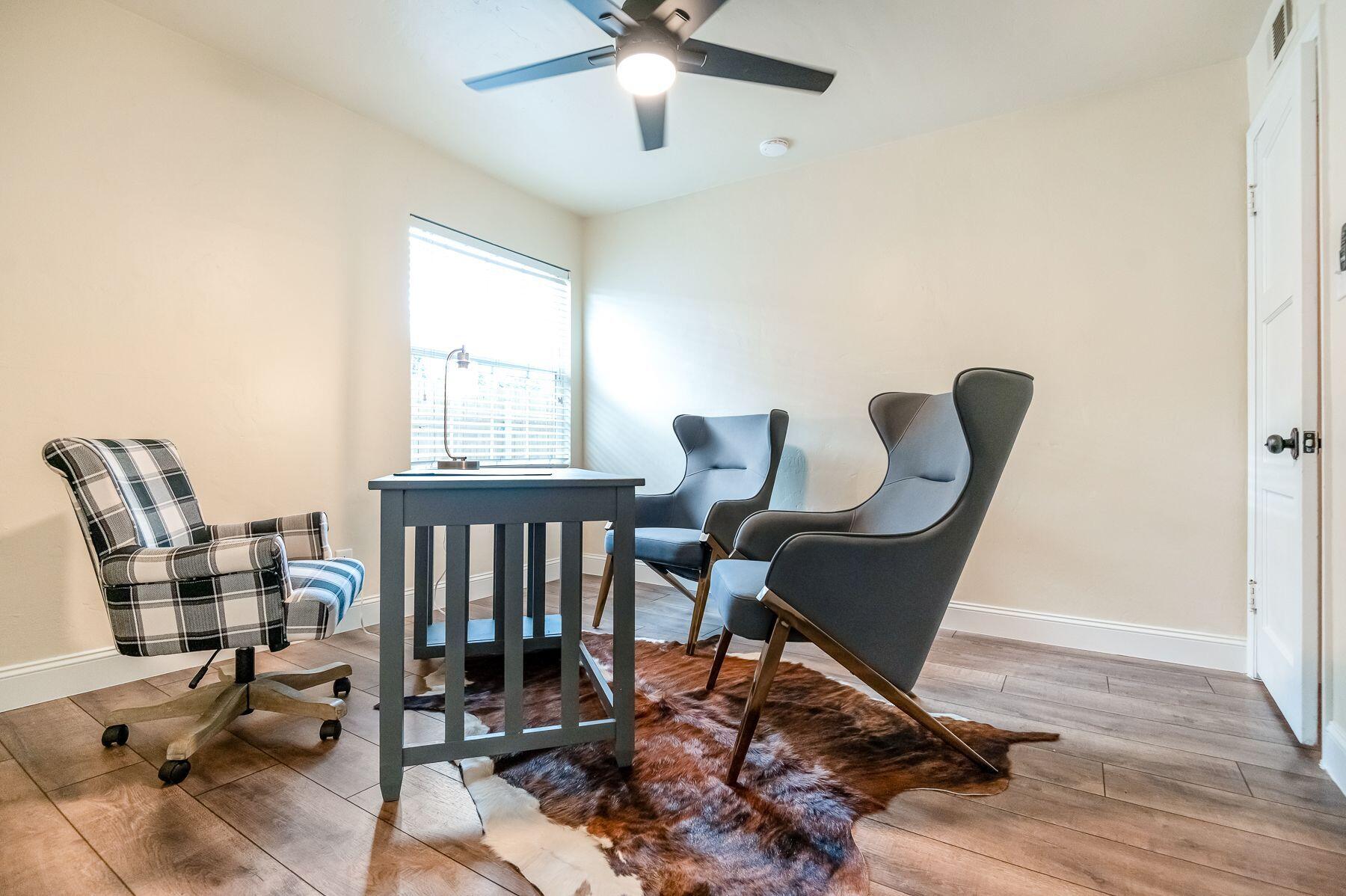 1085 E Academy Avenue