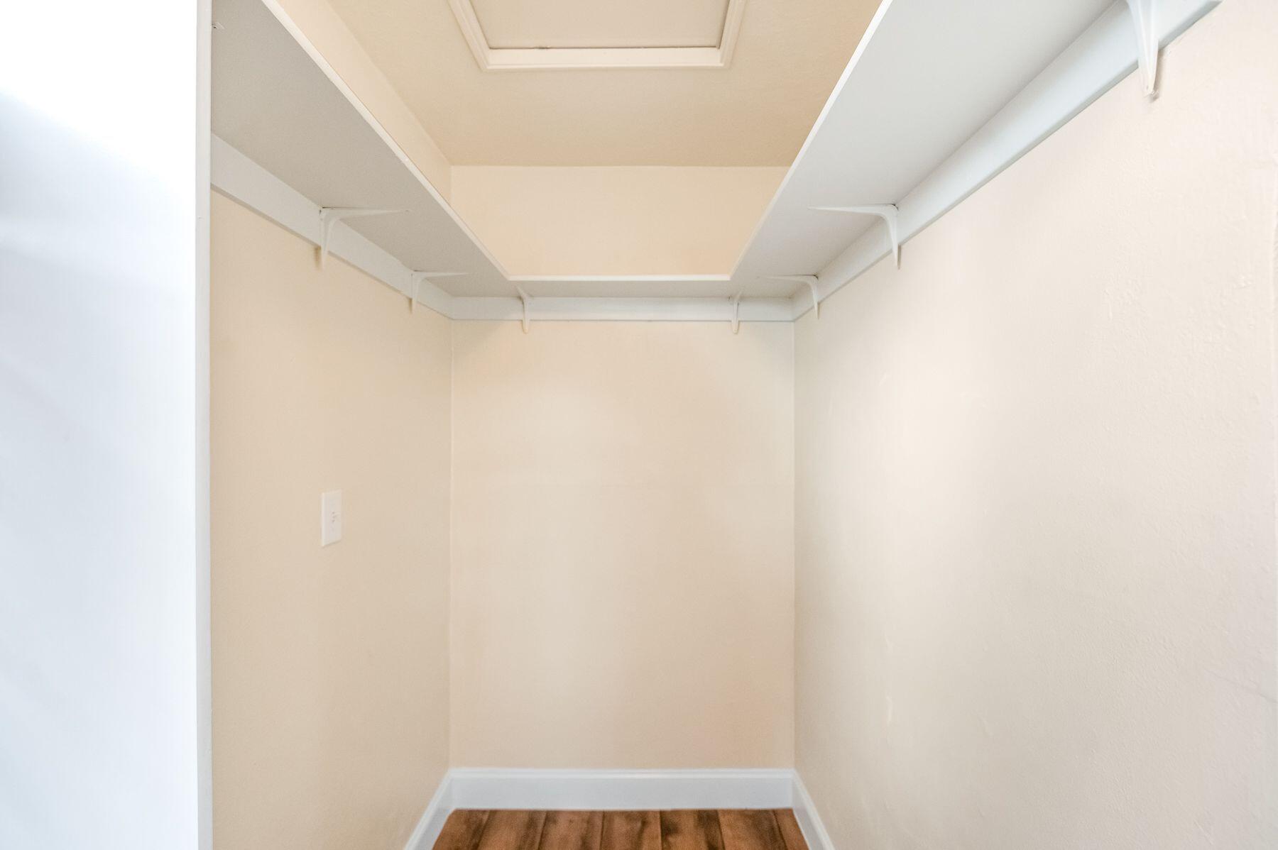 1085 E Academy Avenue