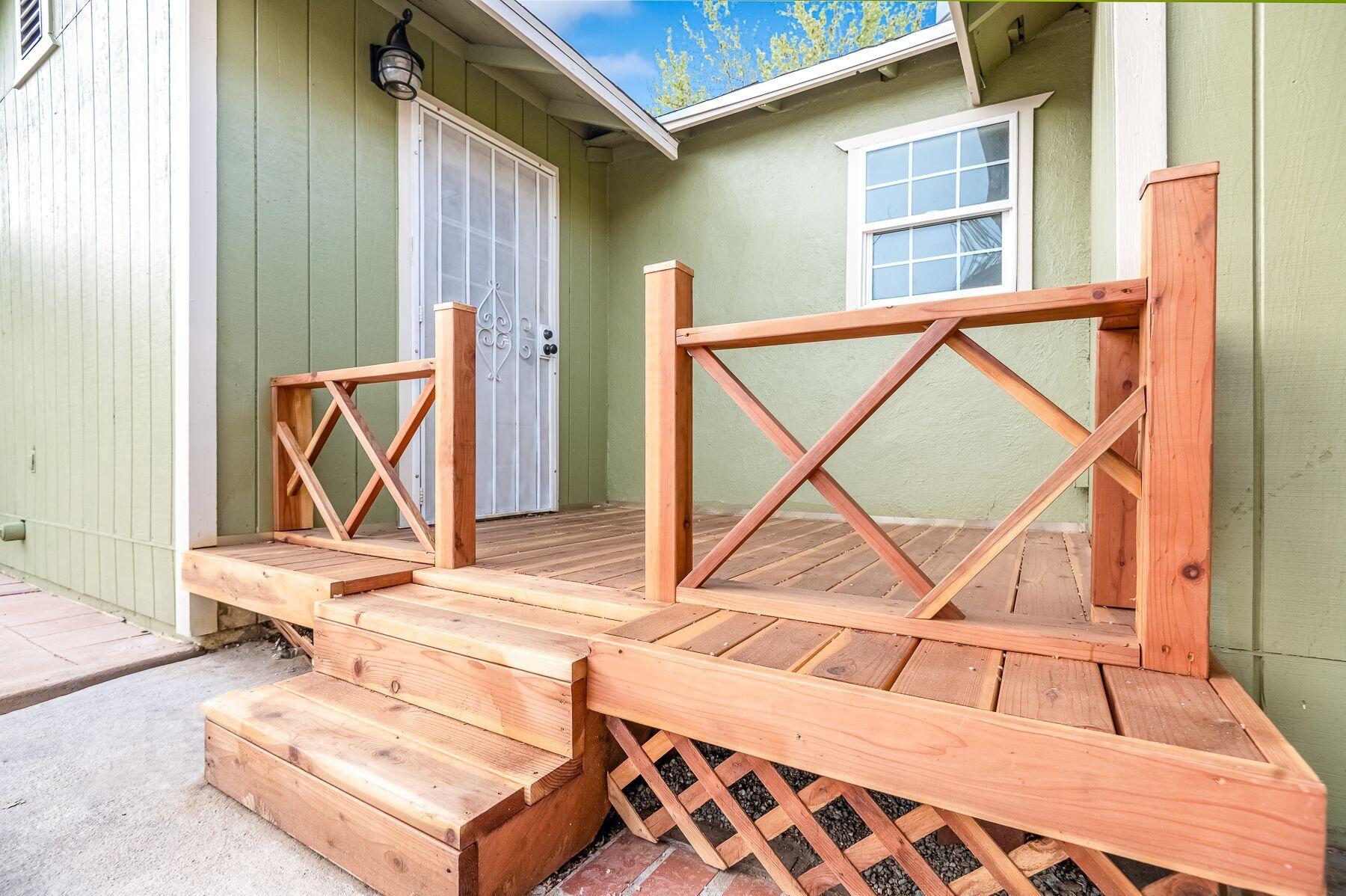 1085 E Academy Avenue