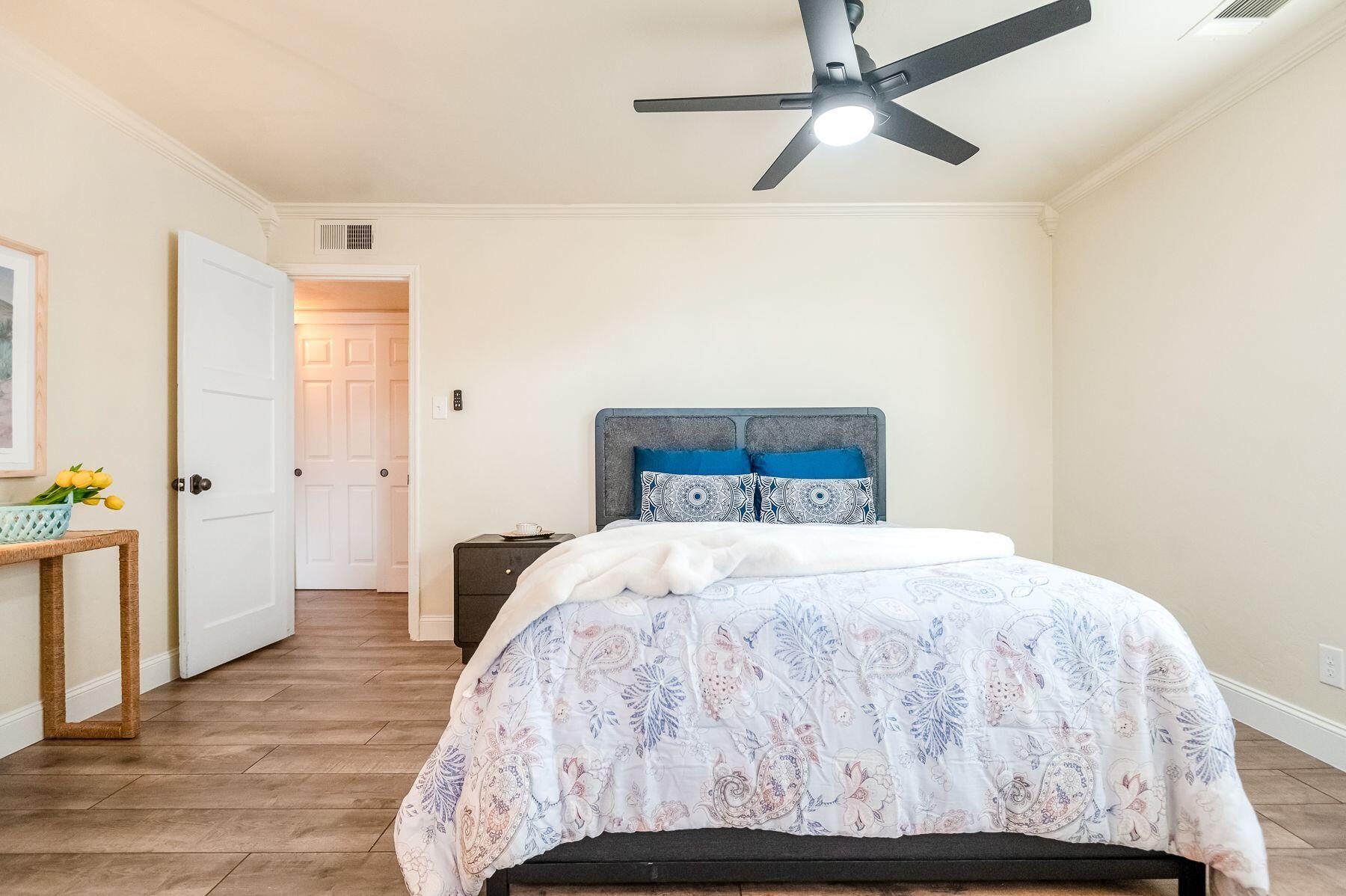 1085 E Academy Avenue