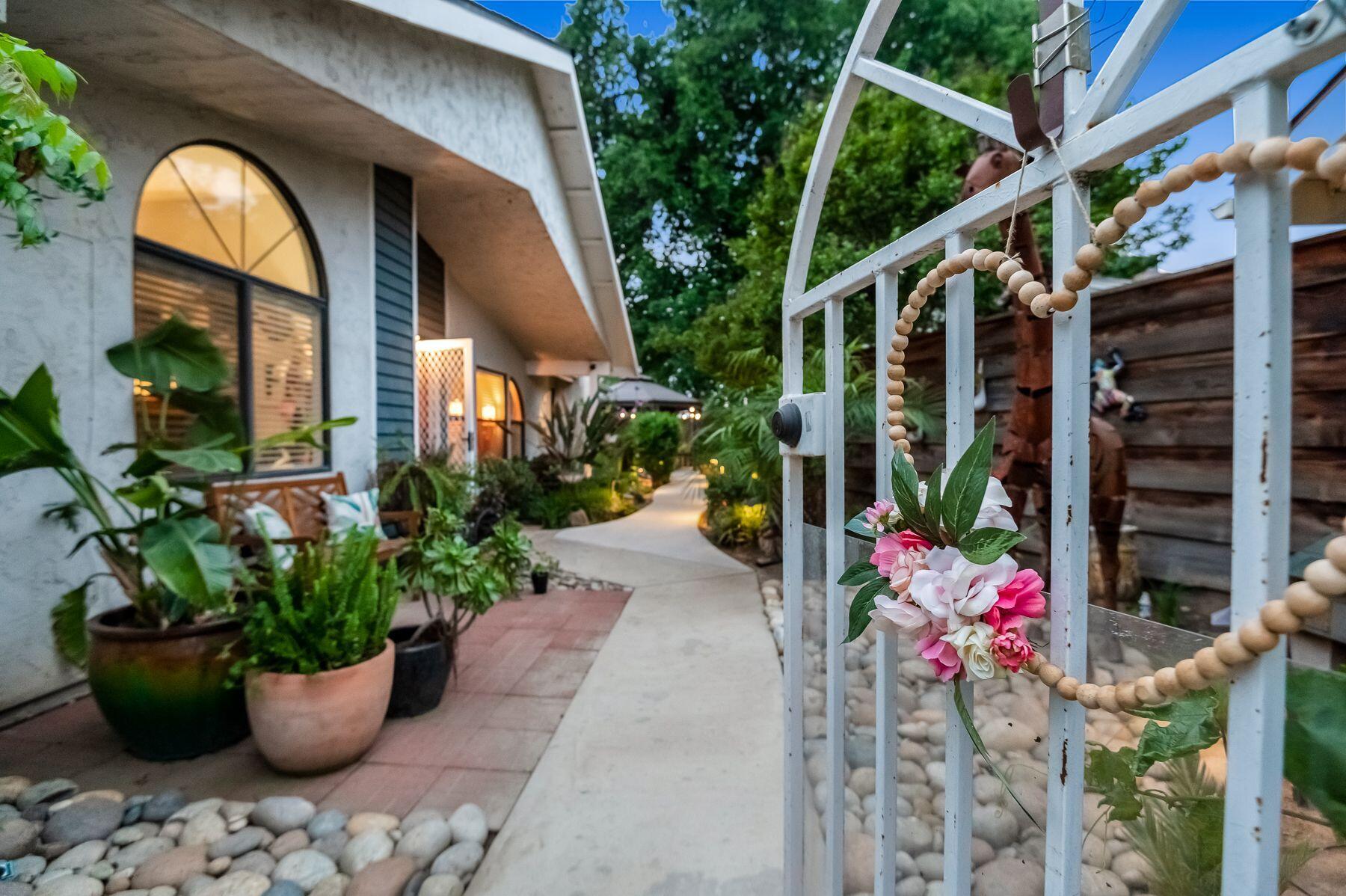 1937 S Pinnacle Street