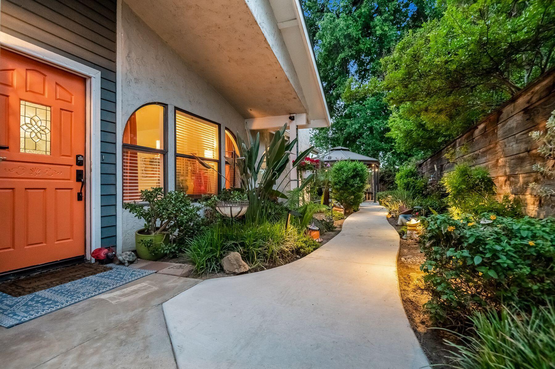 1937 S Pinnacle Street