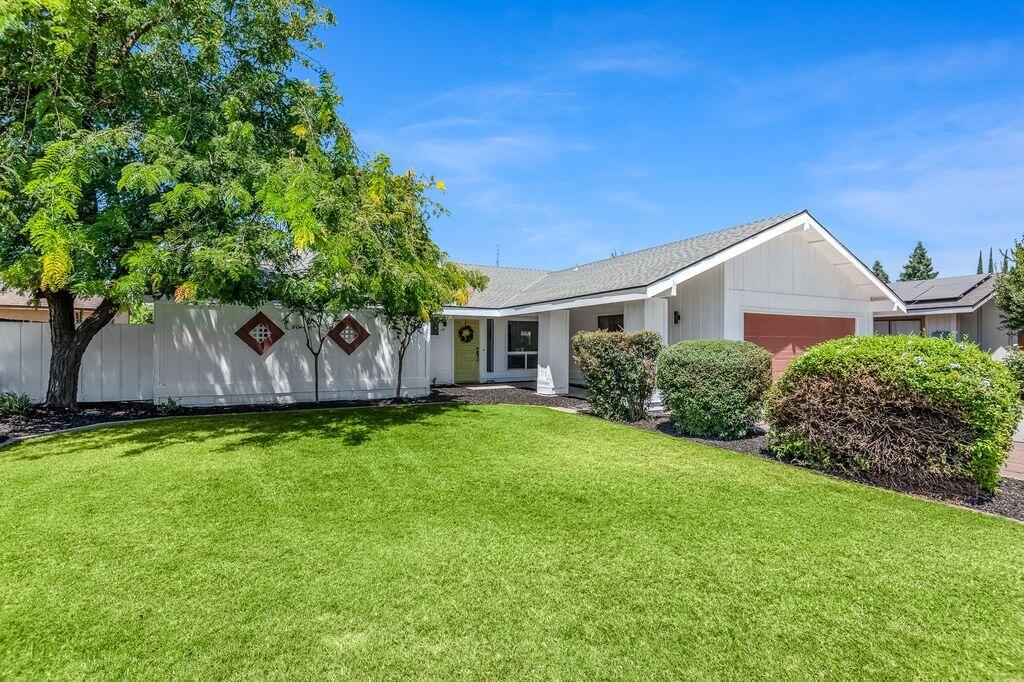 3419 S Vickie Ct. Court