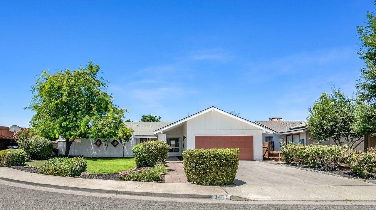 3419 S Vickie Ct. Court