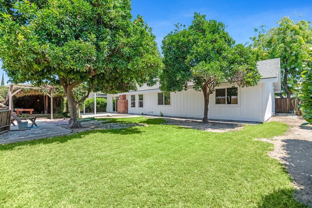 3419 S Vickie Ct. Court
