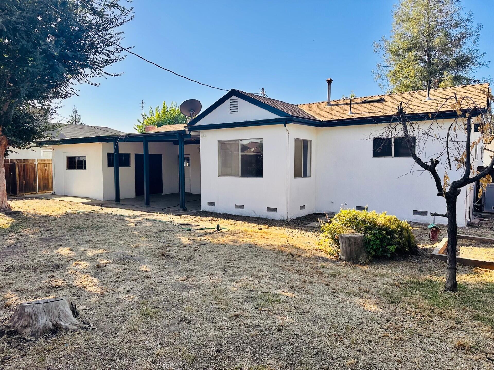 3006 E Meadow Avenue