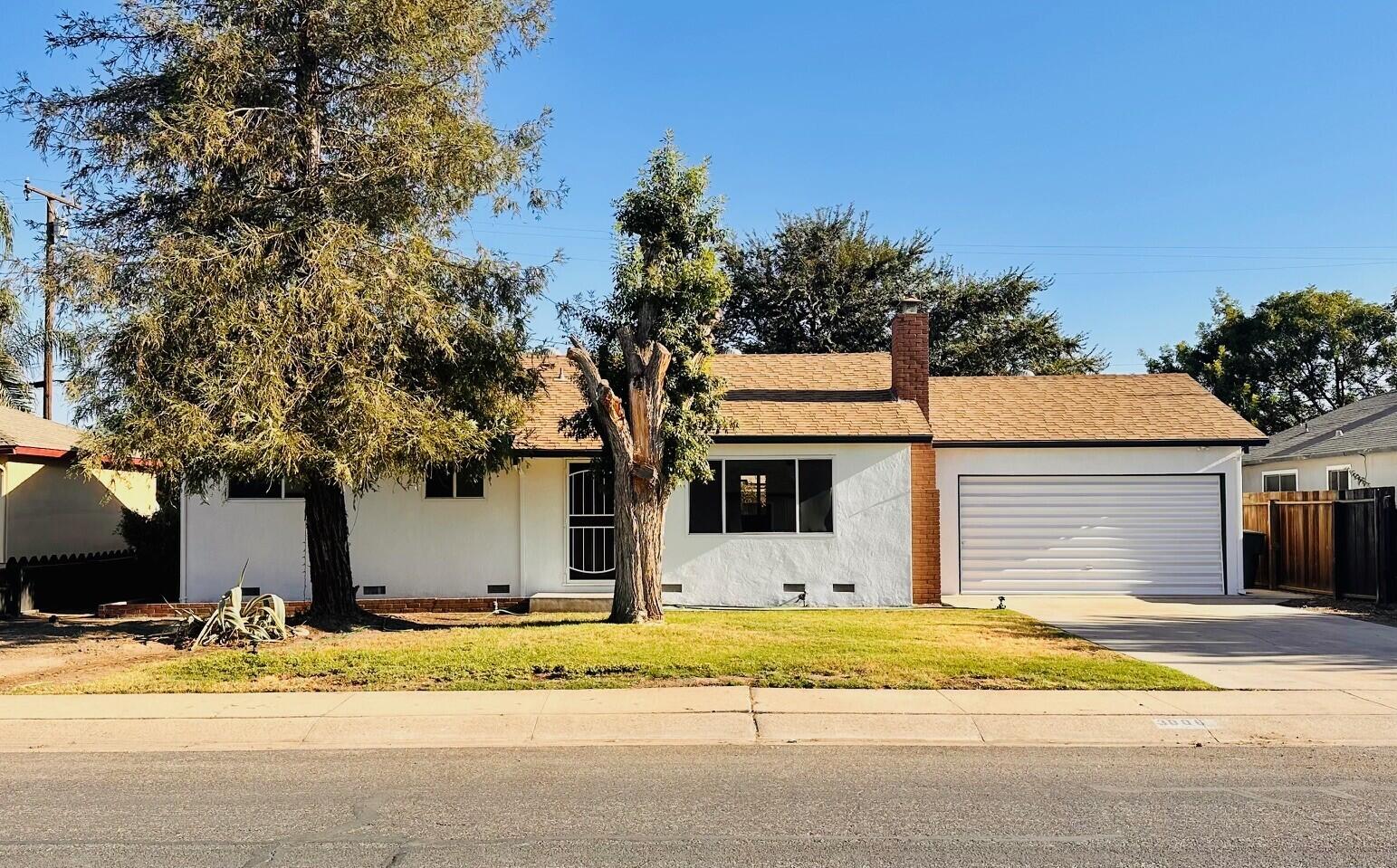 3006 E Meadow Avenue