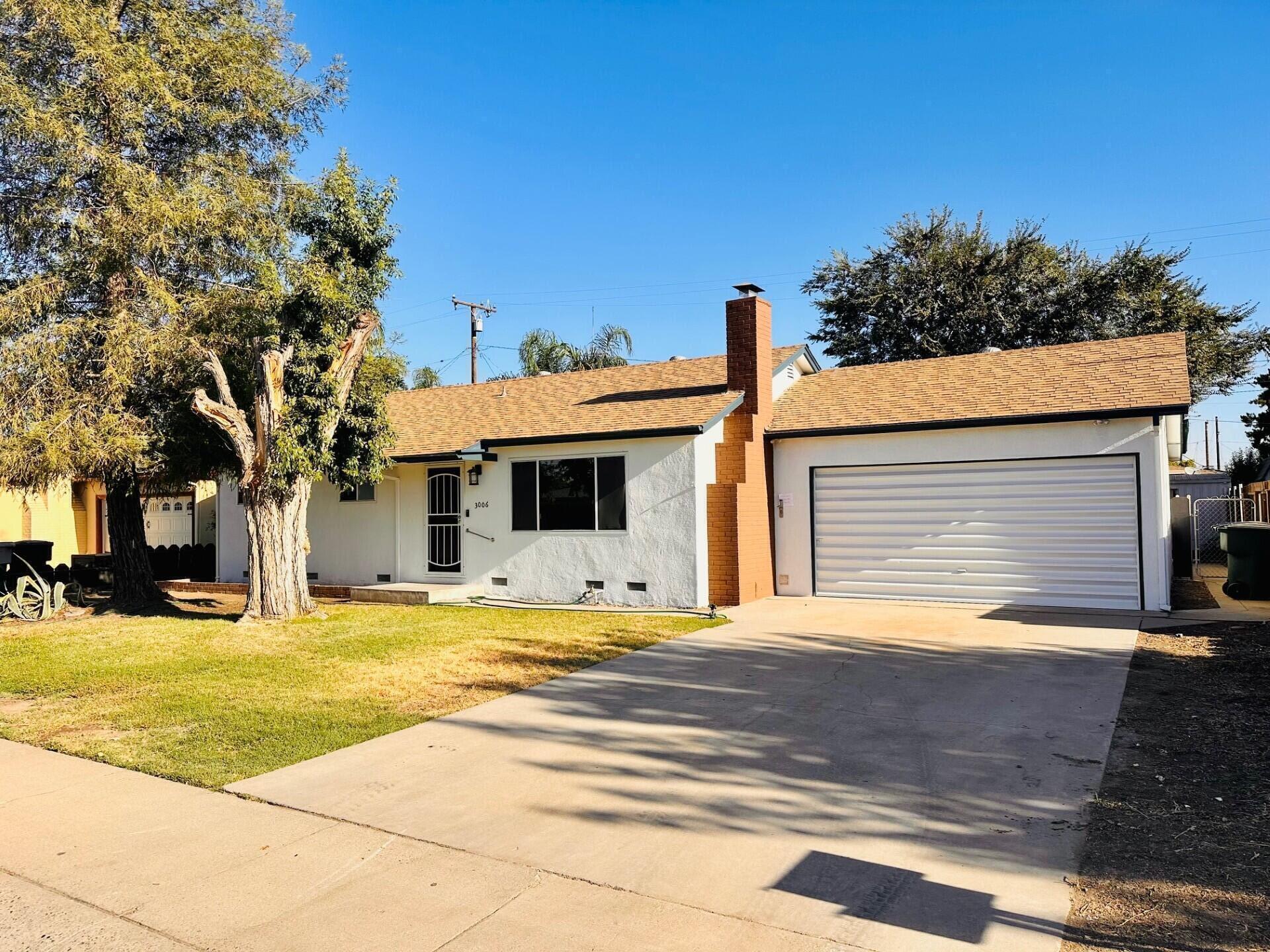 3006 E Meadow Avenue
