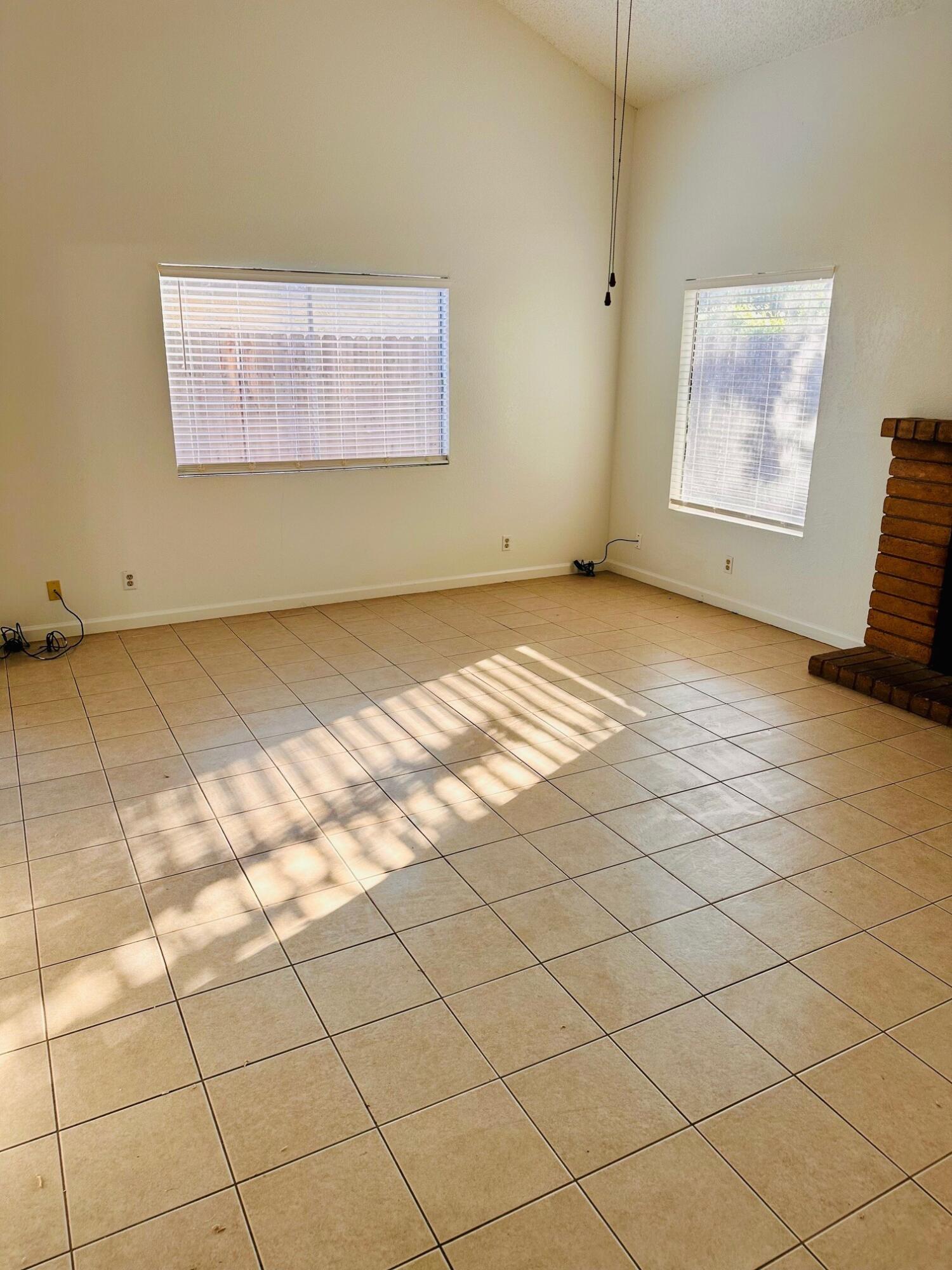 2241 N Edison Street