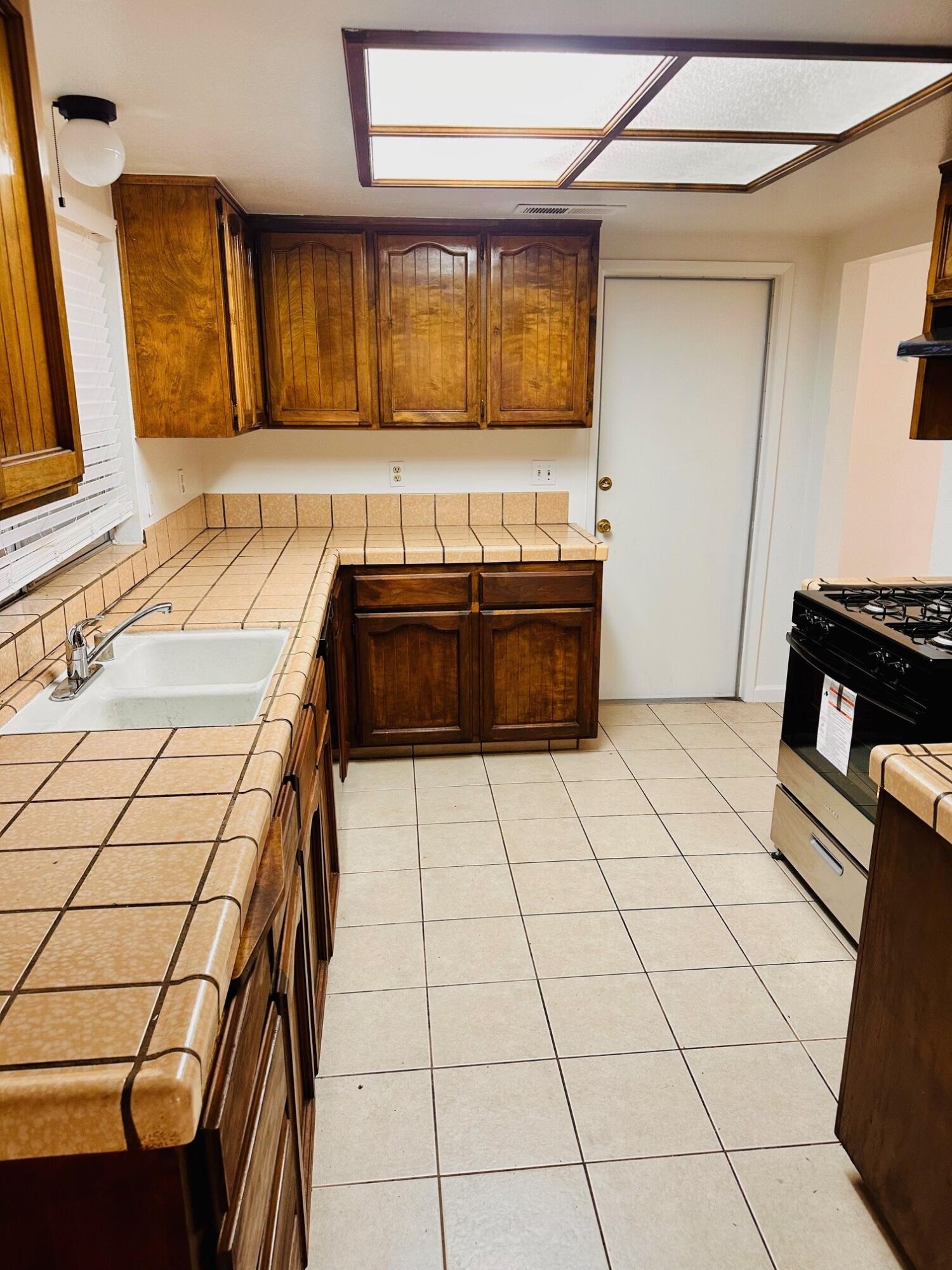 2241 N Edison Street