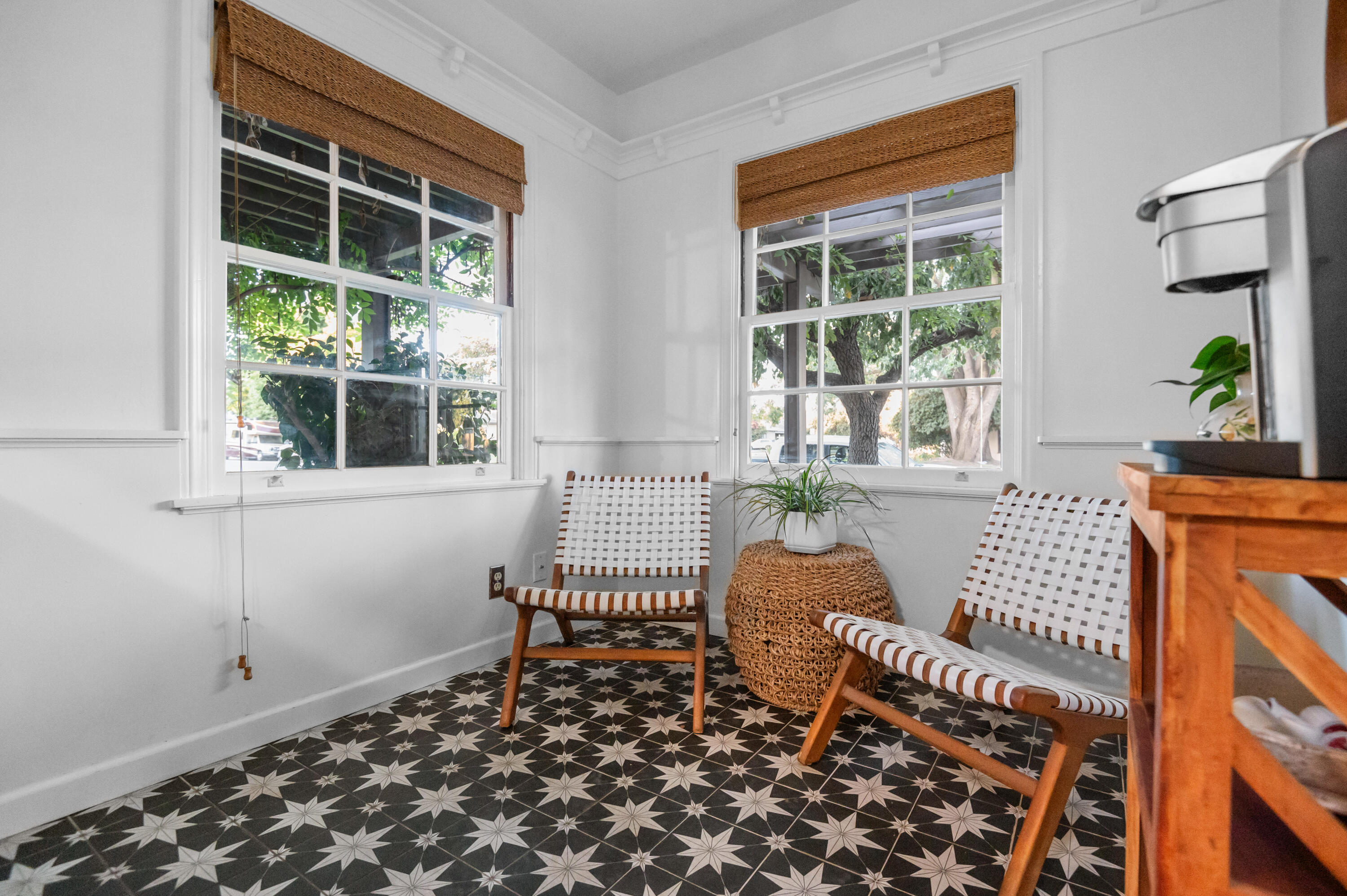1401 W Myrtle