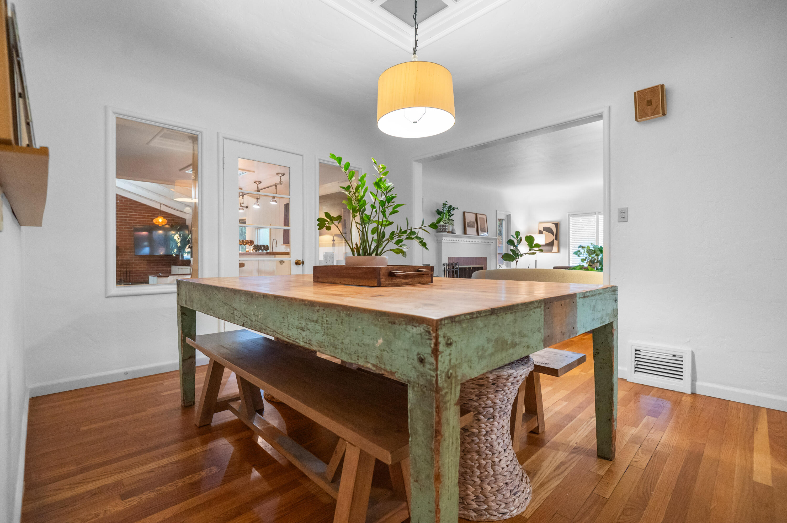 1401 W Myrtle
