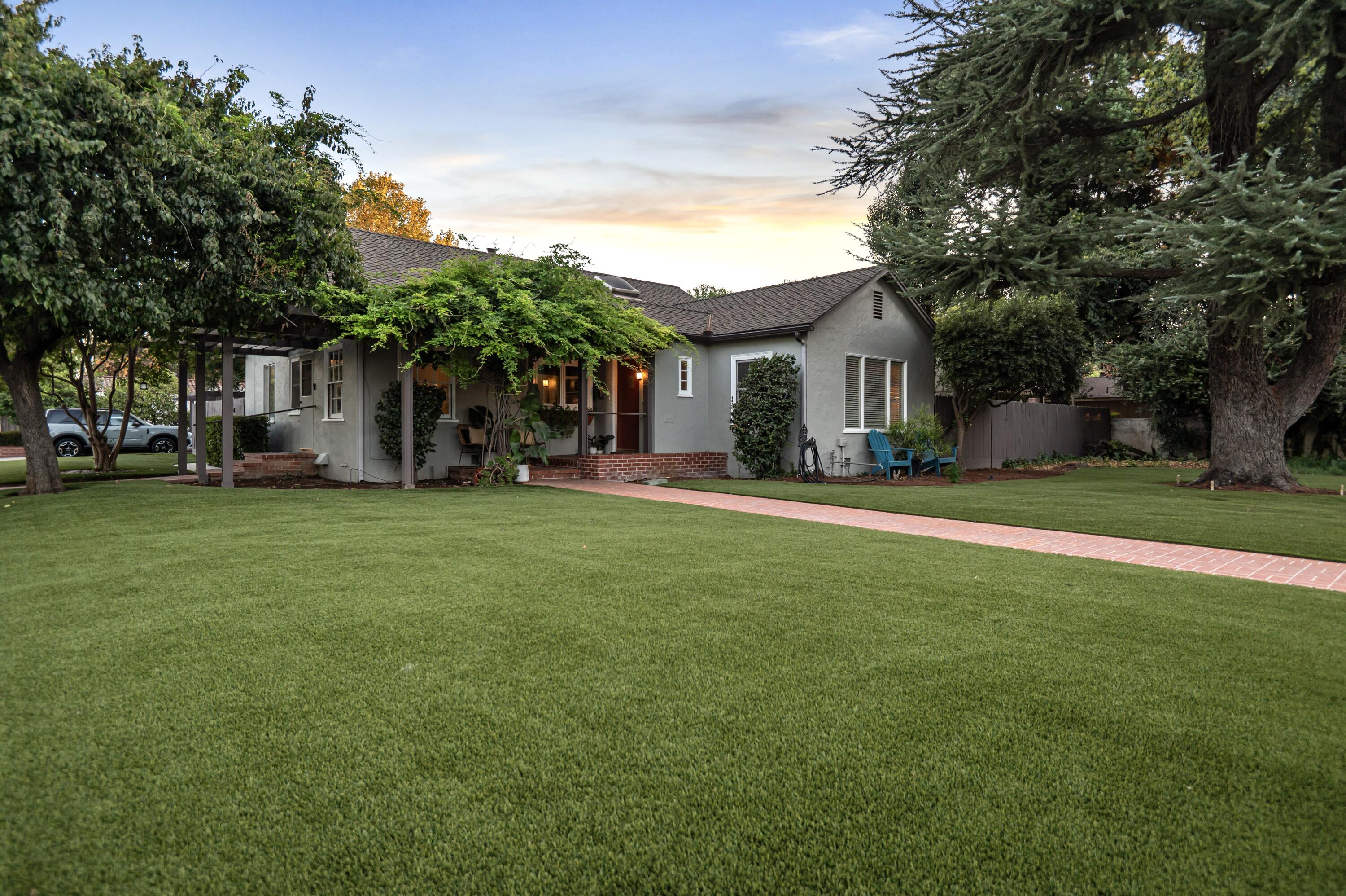 1401 W Myrtle