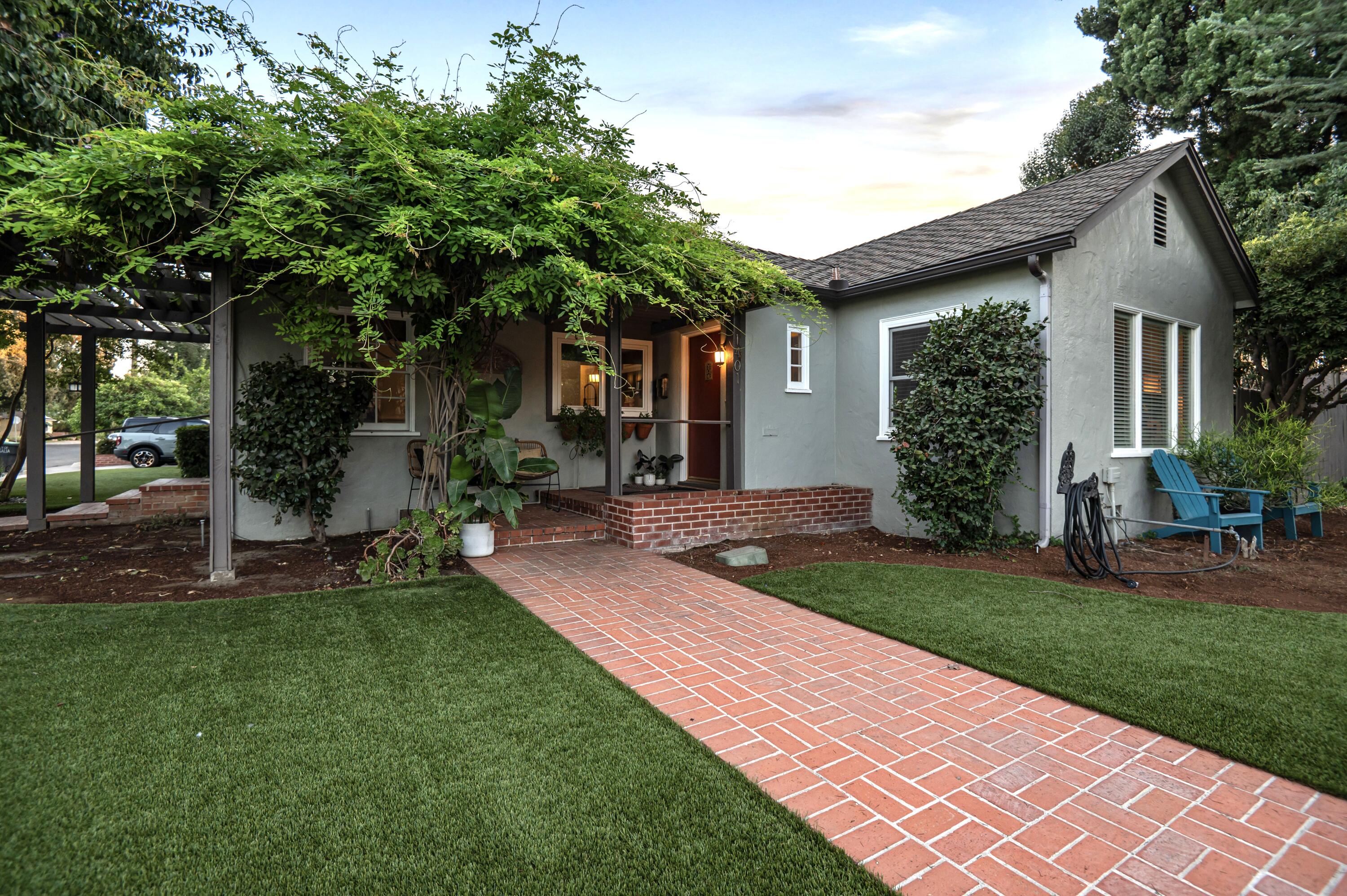 1401 W Myrtle