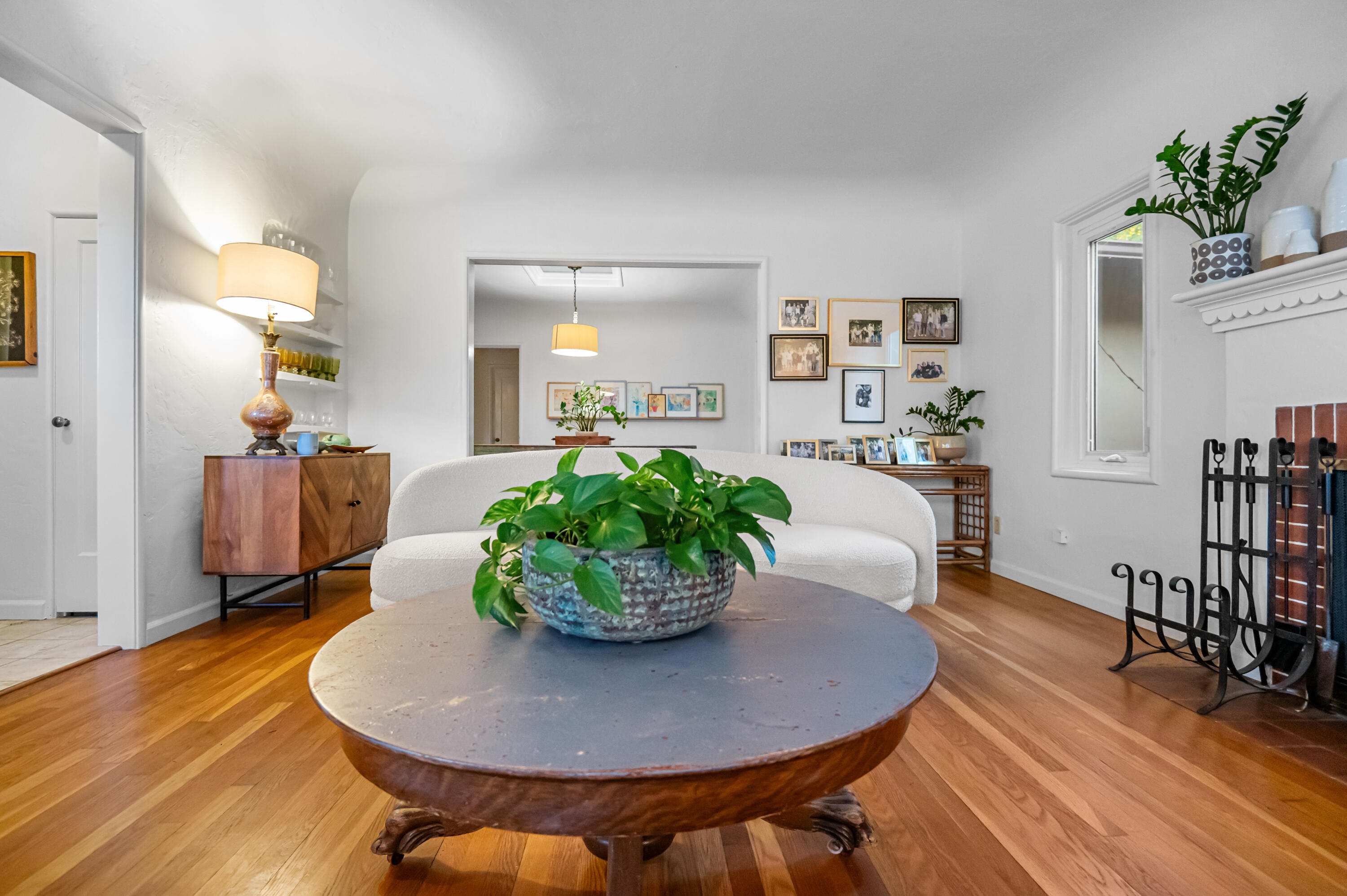 1401 W Myrtle
