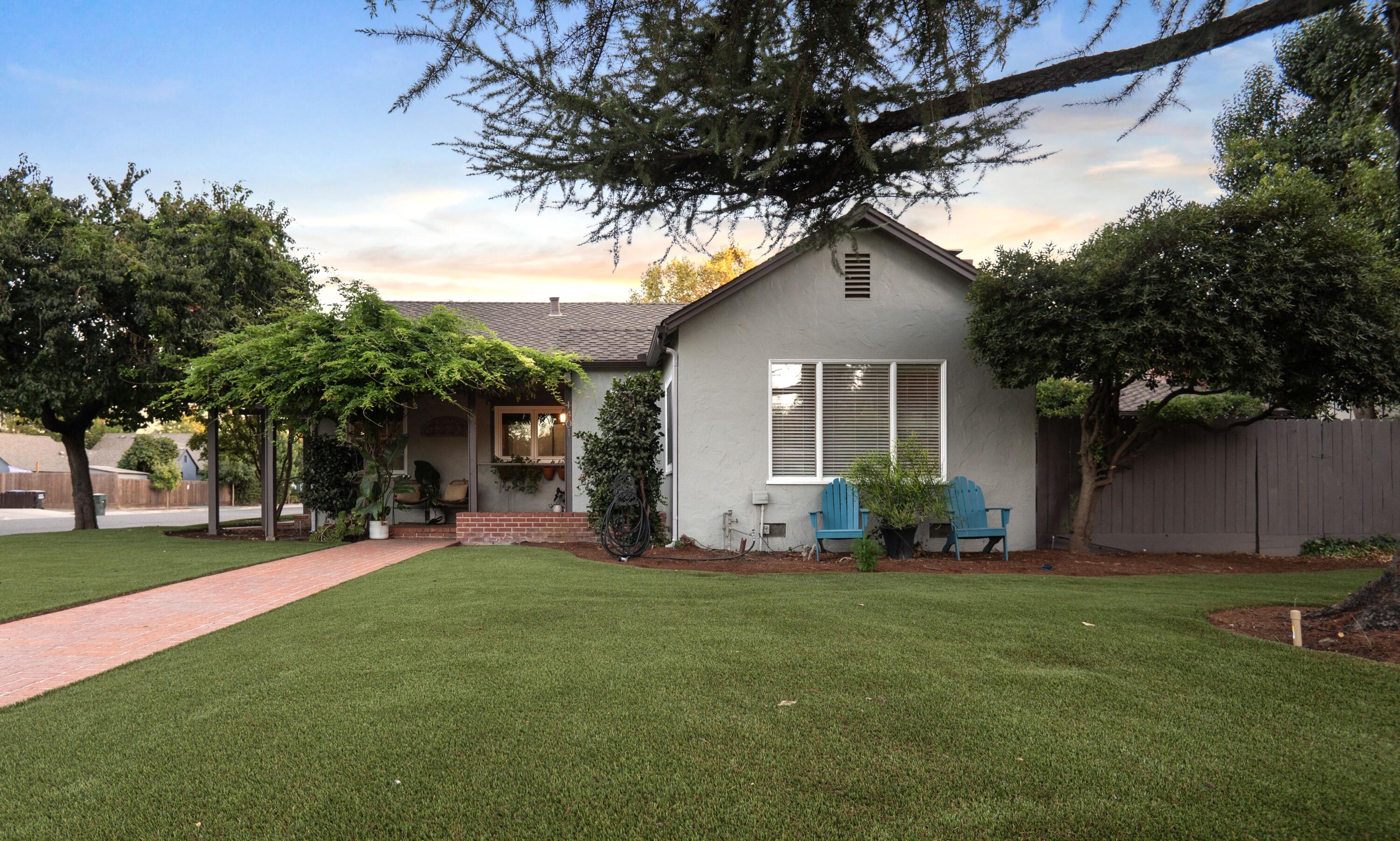 1401 W Myrtle
